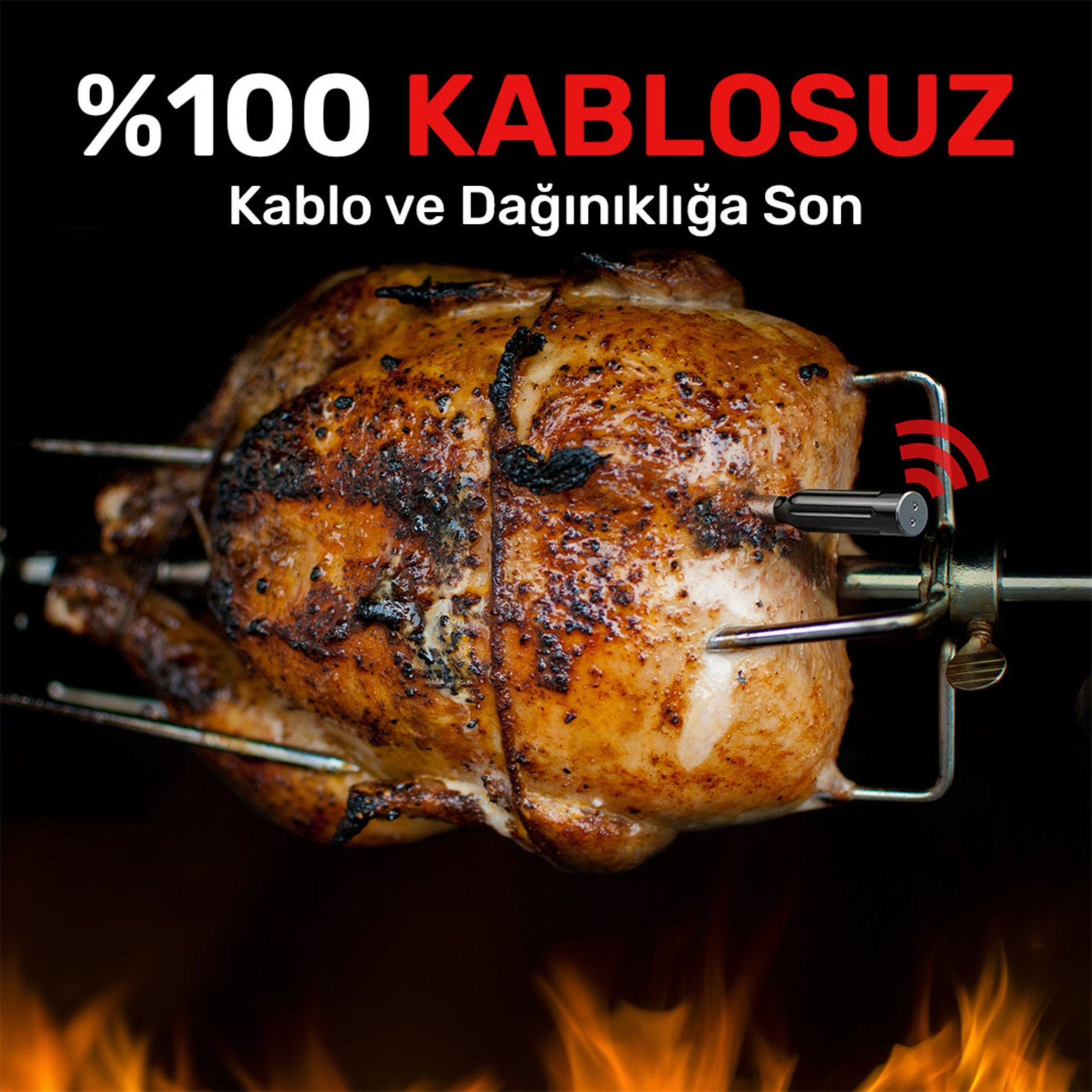 Kablosuz termometreli, alevlerin üzerinde dönen kızarmış bütün tavuk.