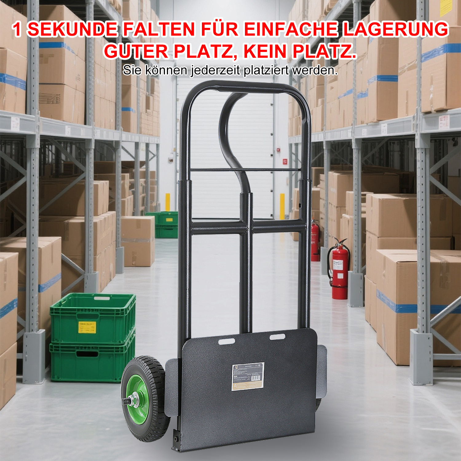 Ein Sackkarren in einem Lager mit Regalen und Kisten.
