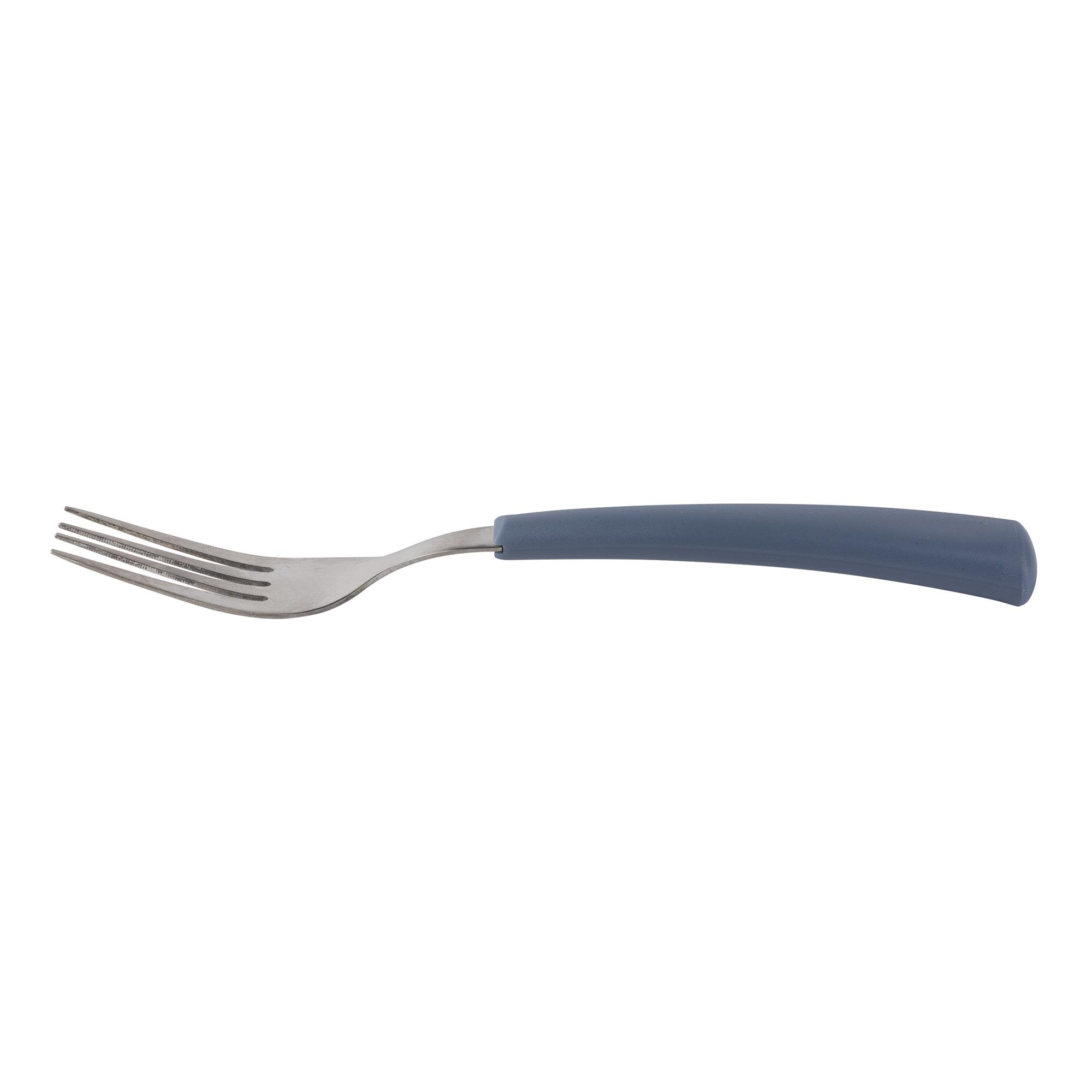 Un tenedor con púas plateadas y mango azul descansa sobre fondo blanco.