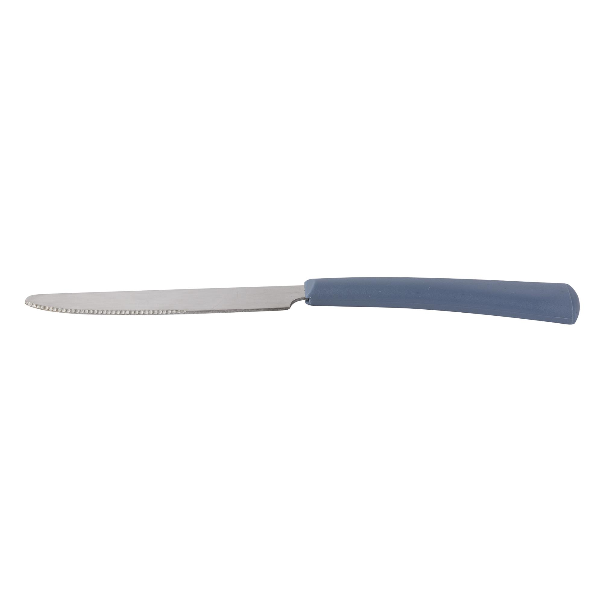 Un cuchillo plateado con hoja dentada y mango azul.