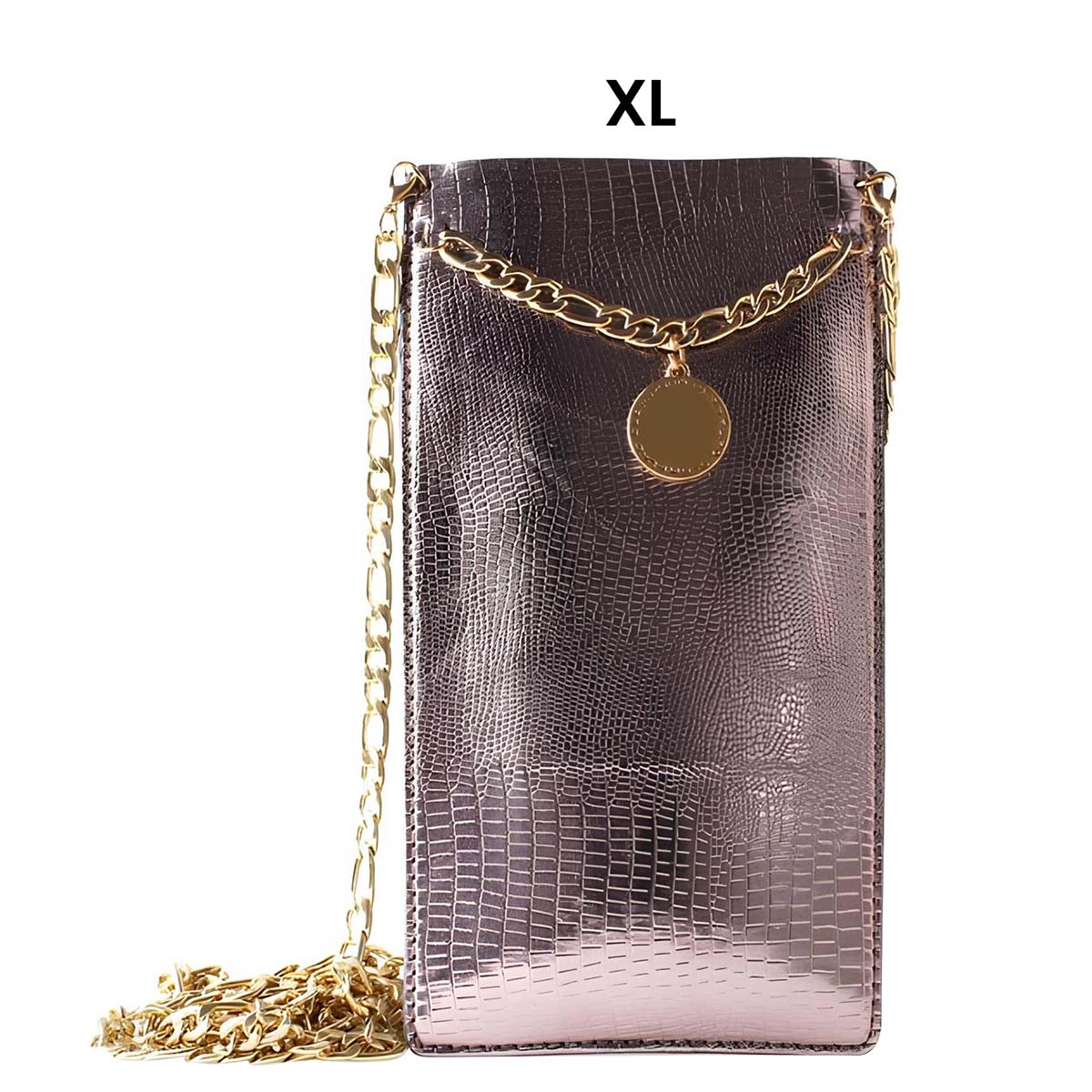 Eine glänzende, krokodilgeprägte Handytasche aus Roségold mit goldener Kette.