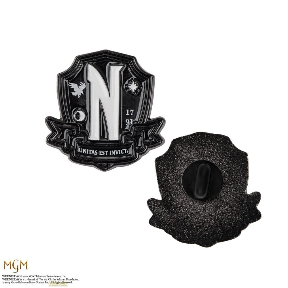Un pin negro con una 'N', números 17/91 y el texto 'UNITAS EST INVICTA'.