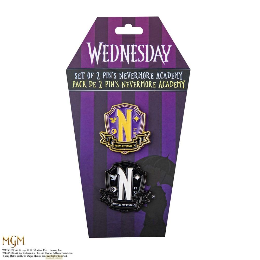 Paquete con dos pines de Wednesday Nevermore Academy, morado y negro.