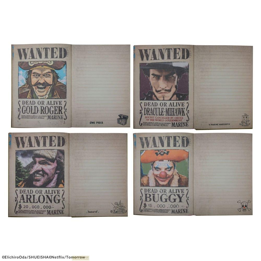 Vier "Gesucht"-Poster mit Charakteren aus One Piece: Gold Roger, Dracule Mihawk, Arlong und Buggy.
