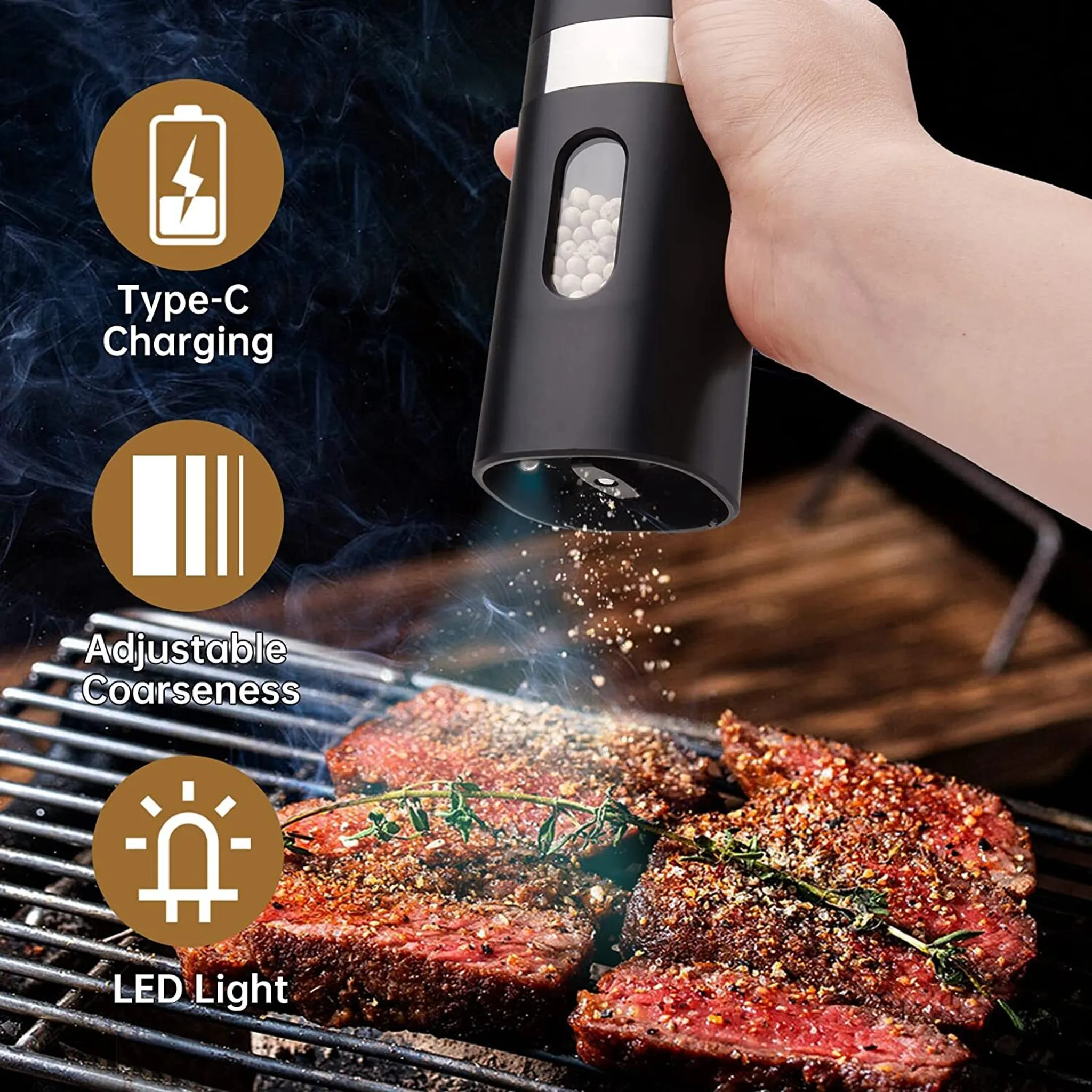Elektrische Mühle mahlt Gewürze über gegrilltem Steak; Ladeanzeige.