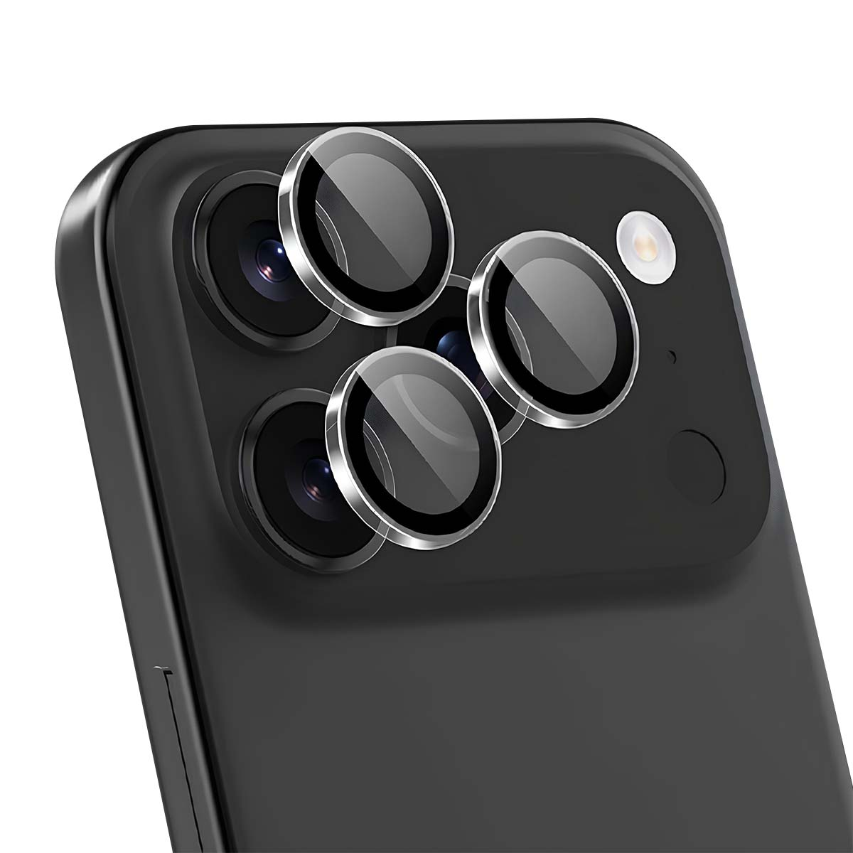 Drie ronde cameralensbeschermers op de achterkant van een zwarte smartphone.