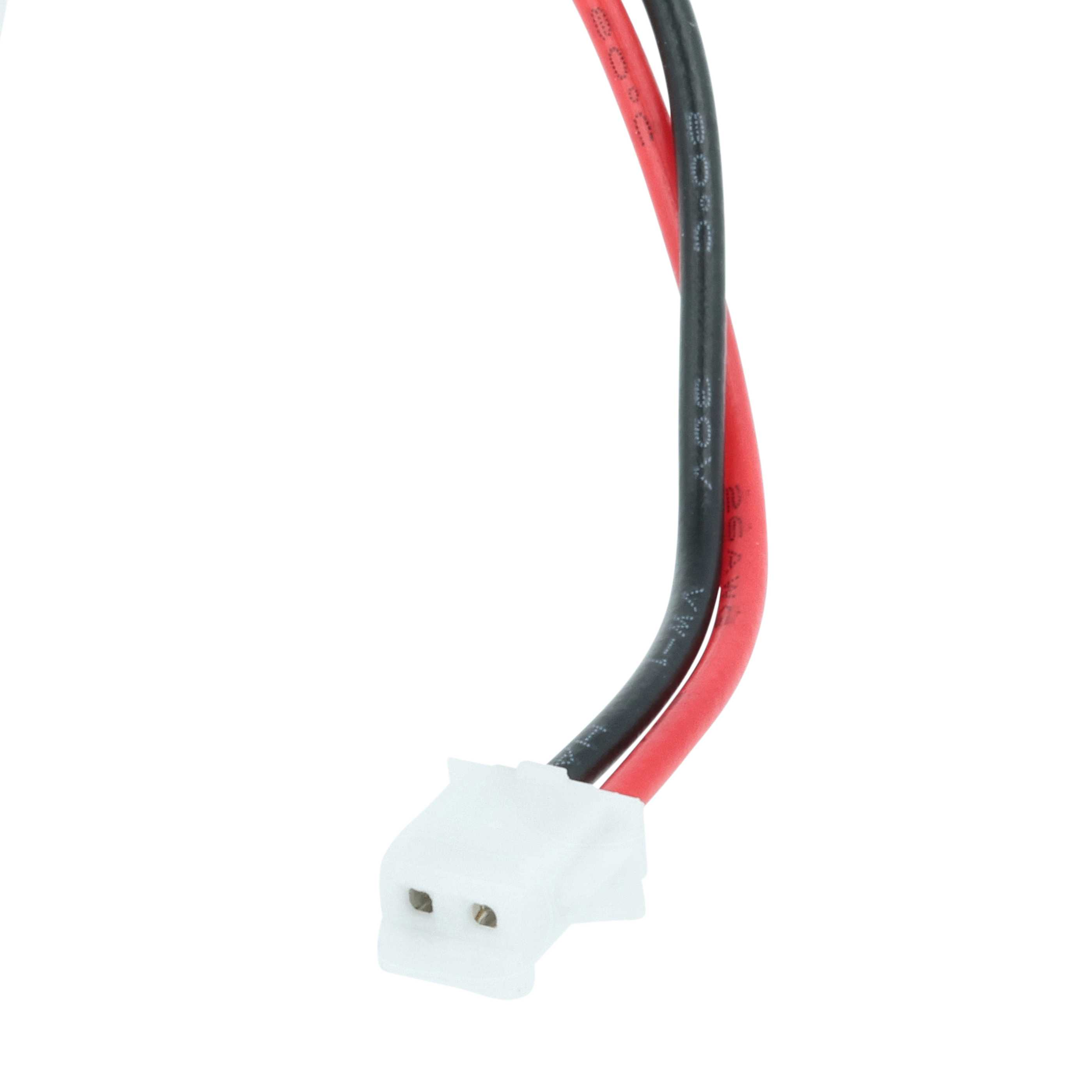 Weißer Stecker mit zwei roten und schwarzen Kabeln