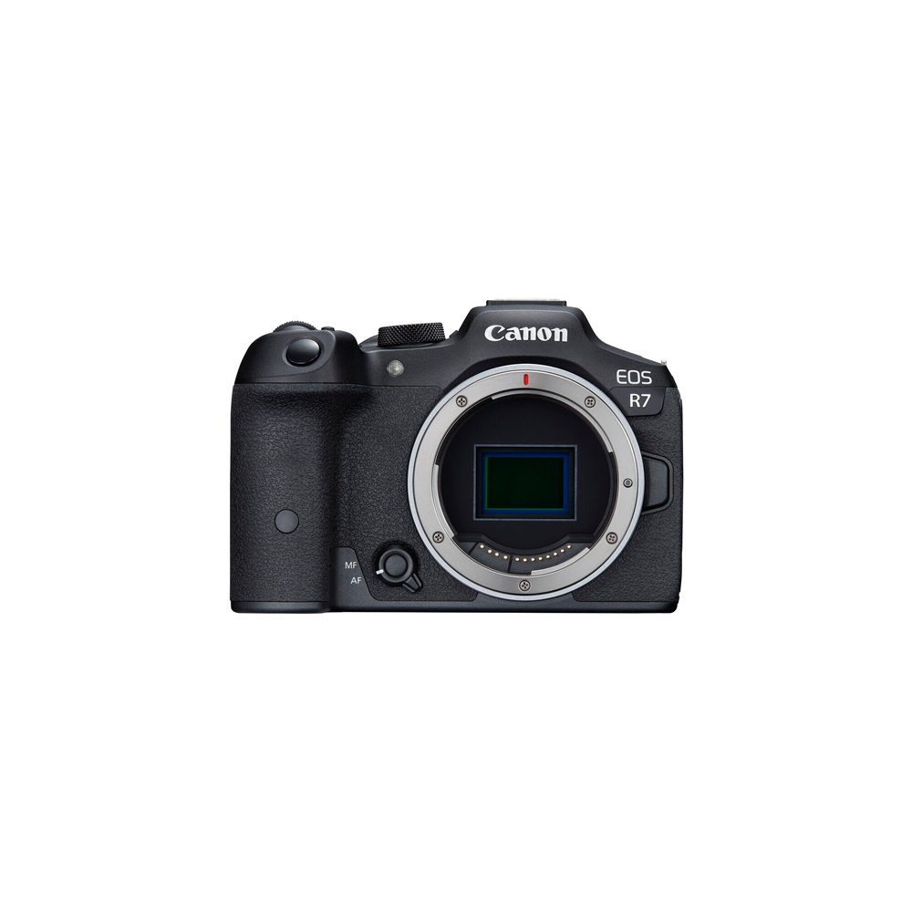 Lens yuvası ve sensörlü siyah Canon EOS R7 dijital kamera.