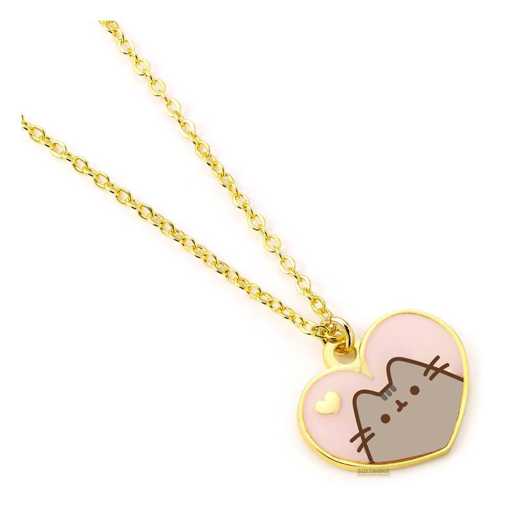 Goldene Halskette mit einem rosa Herzanhänger, der eine graue Katze zeigt.