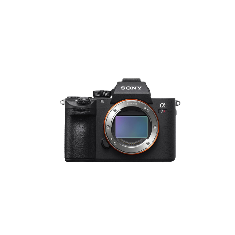 E-mount lens sistemli siyah bir Sony Alpha 7R kamera.