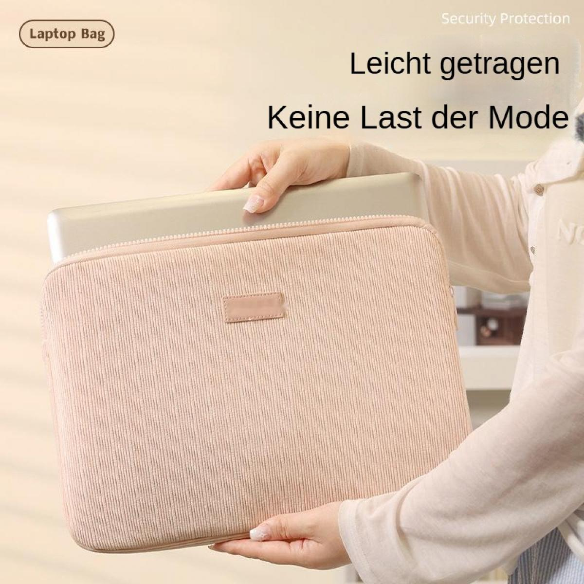 Eine Person hält eine rosafarbene Laptoptasche mit einem Laptop darin.