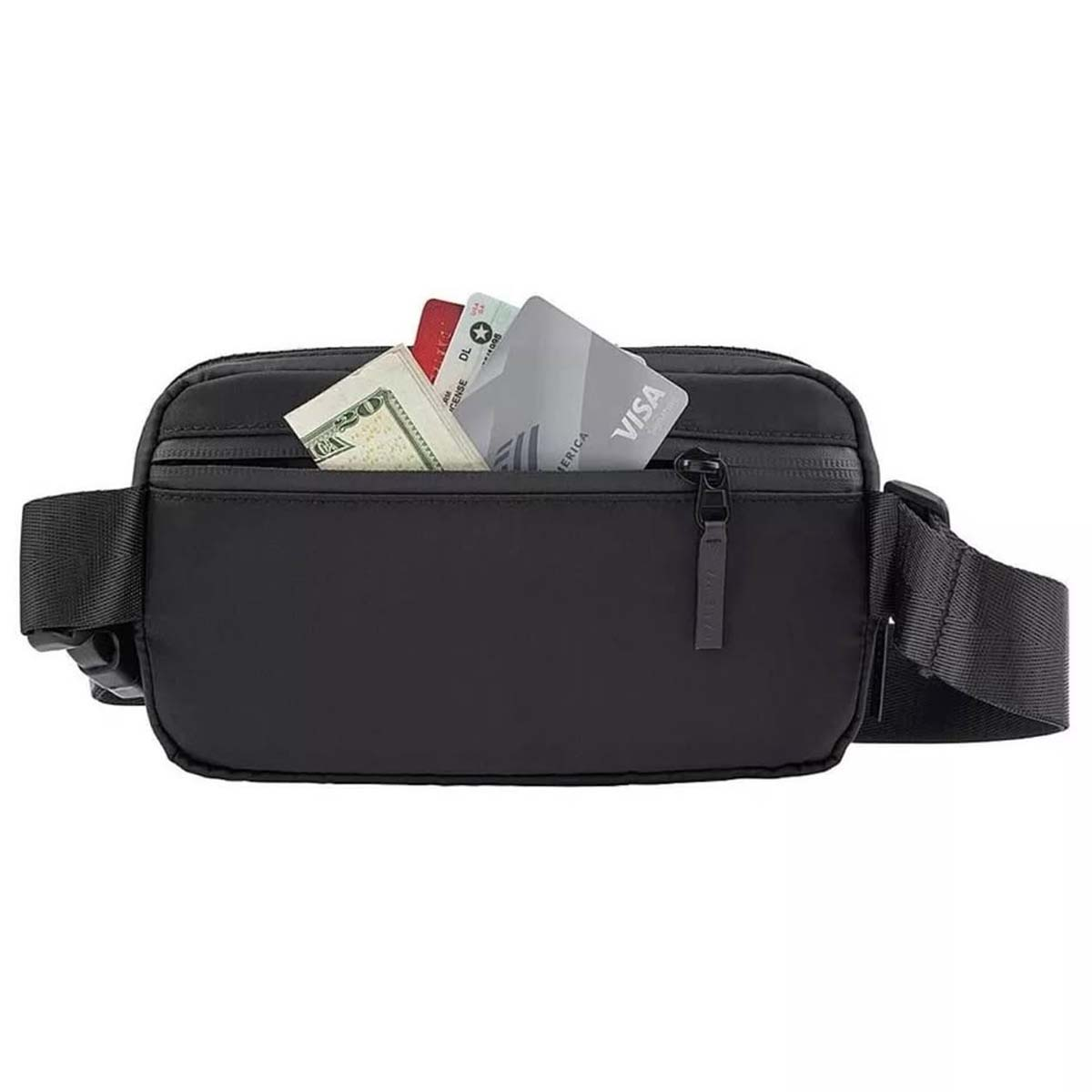 Schwarze Bauchtasche mit Geld und Karten in der offenen Tasche.