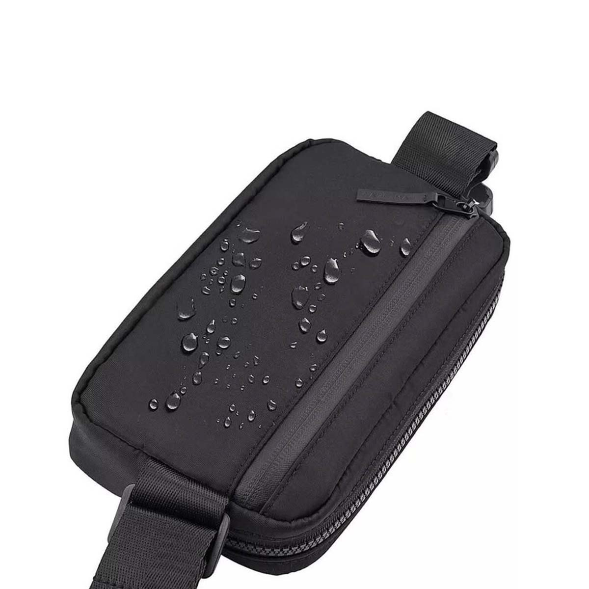 Schwarze Tasche mit Wassertropfen, Reißverschluss und Gurt.
