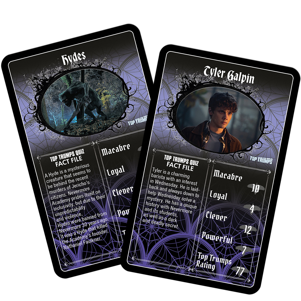 Due carte da gioco con immagini e testo su personaggi di una serie.
