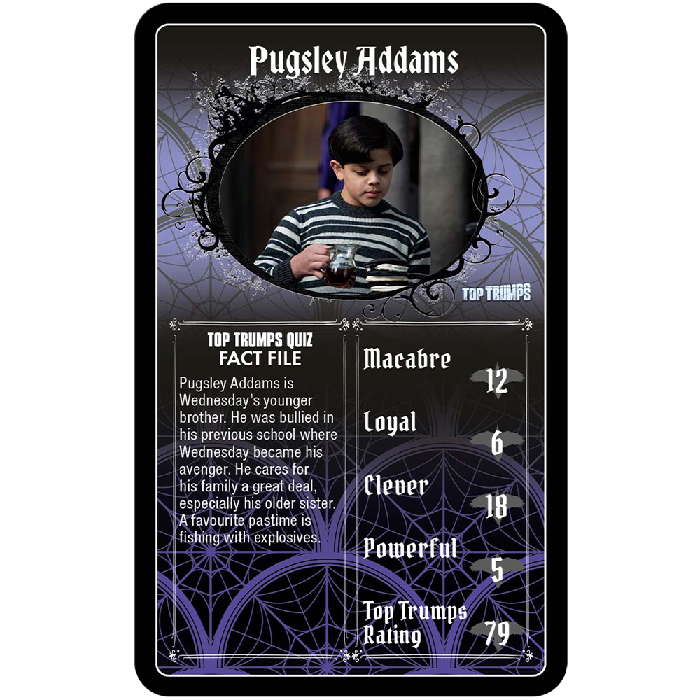 Pugsley Addams della Famiglia Addams, ragazzo con maglione a righe, tiene un bicchiere.