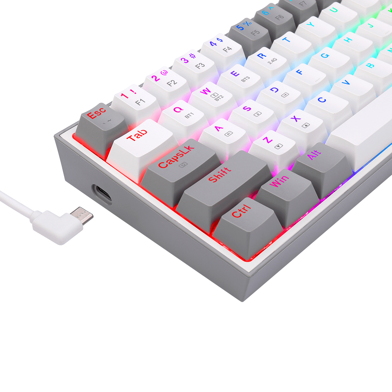Primo piano di una tastiera grigia con tasti bianchi e grigi e illuminazione RGB.