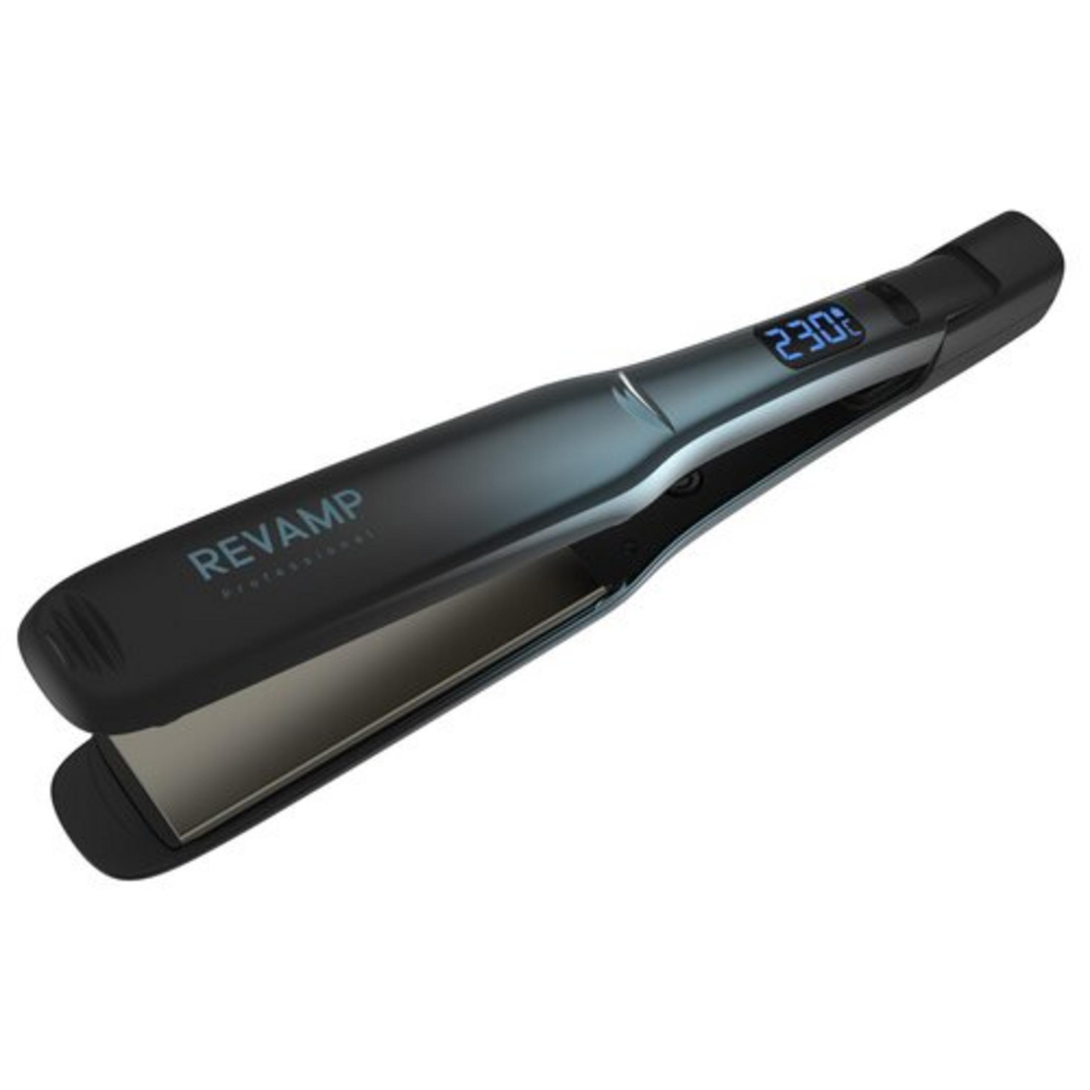 Una piastra per capelli nera con display digitale blu che mostra 230°C.