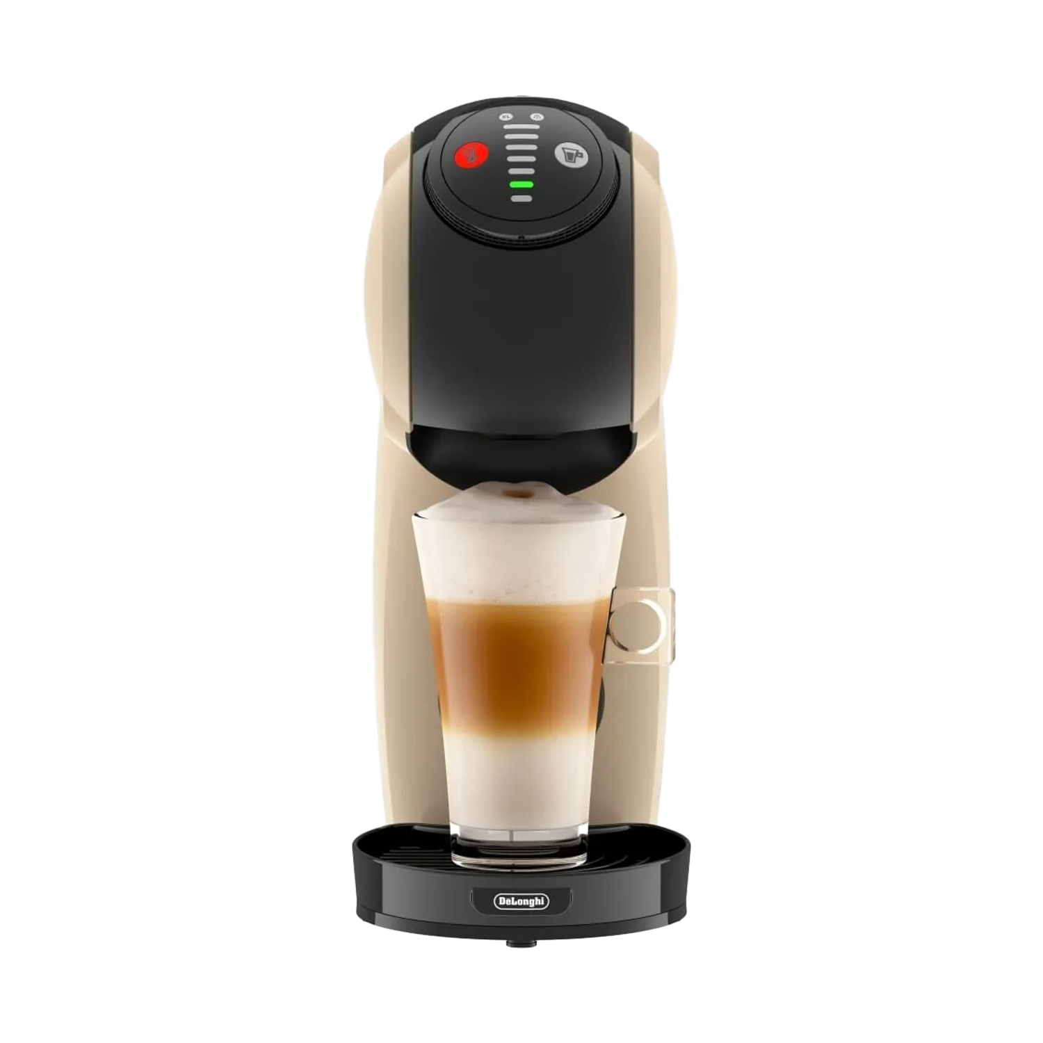 Eine beige Kaffeemaschine mit schwarzem Bedienfeld brüht einen Milchkaffee in einem Glas.