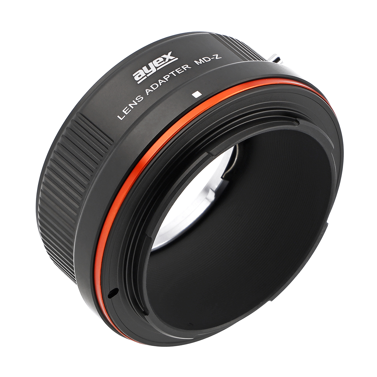 Ein schwarzer Objektivadapter mit orangefarbenem Ring und weißer Beschriftung.