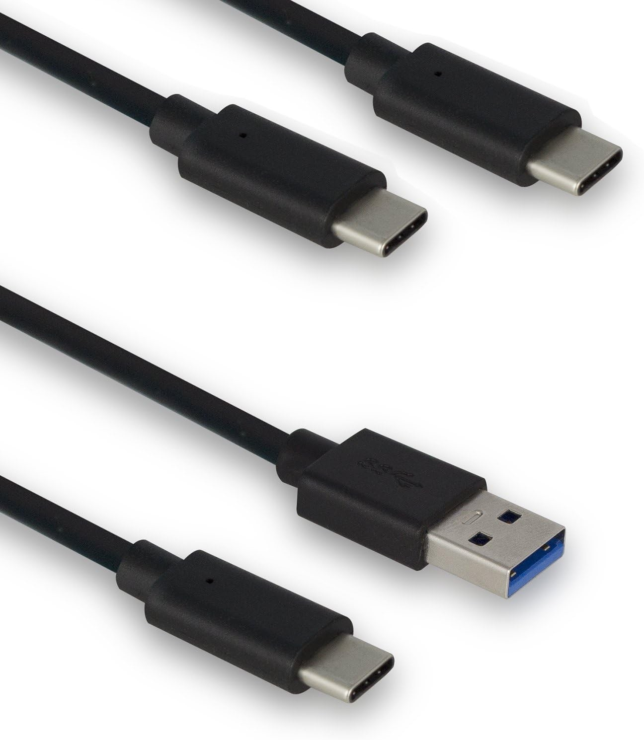 Tre cavi USB neri con connettori USB-C e USB-A su sfondo bianco.
