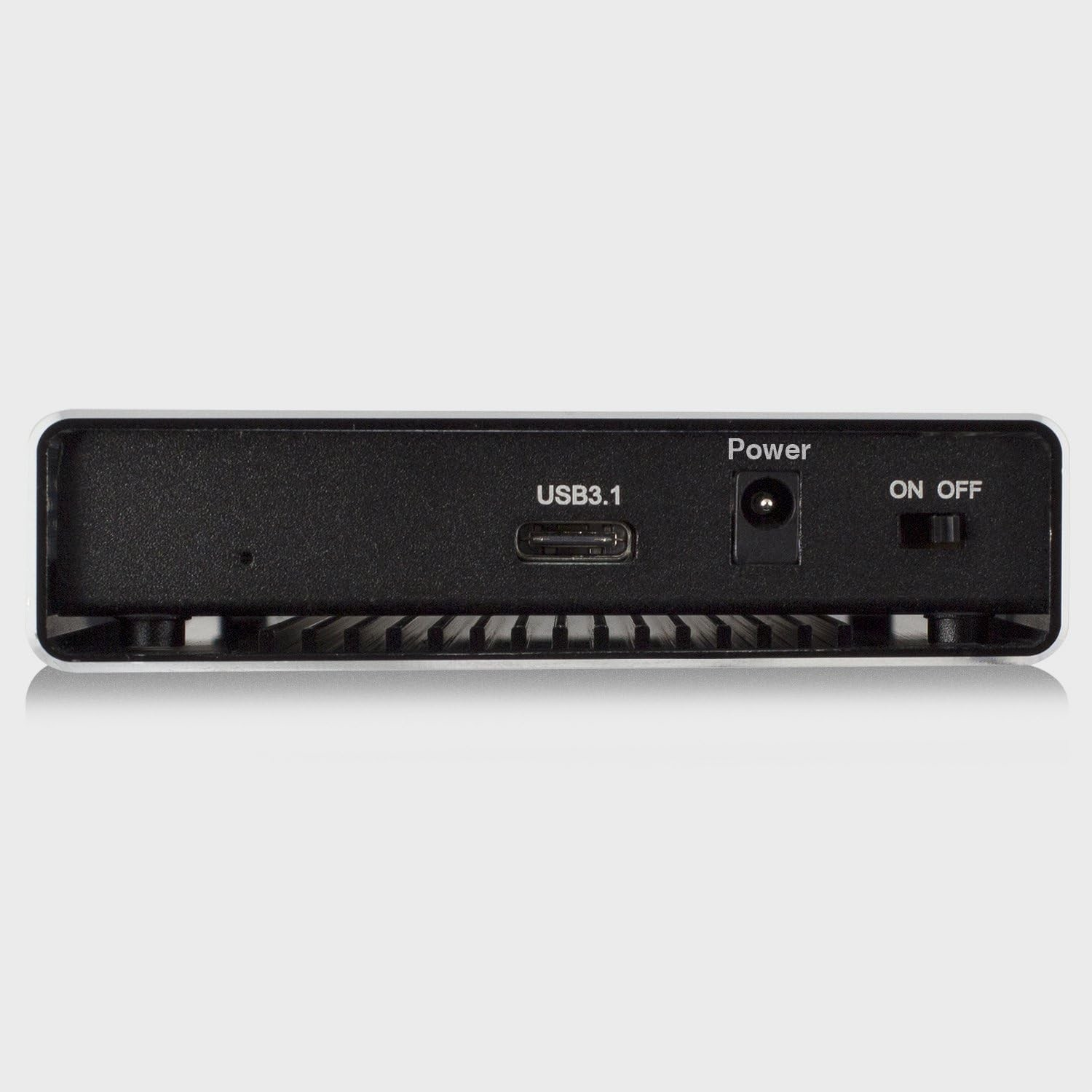 Retro di un dispositivo nero con porta USB 3.1, ingresso alimentazione e interruttore.