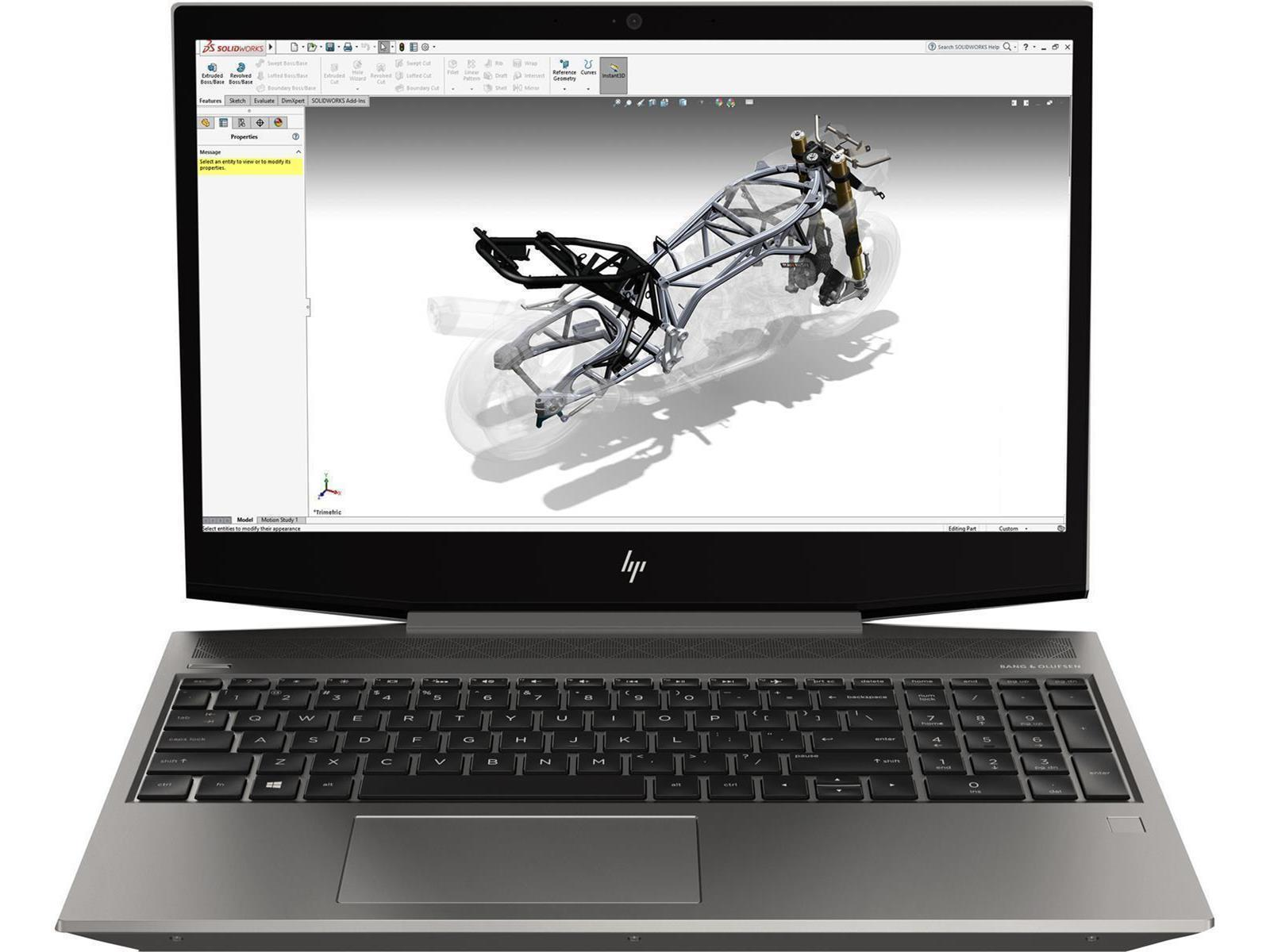 Ein Laptop zeigt ein 3D-Modell eines Motorradrahmens in SOLIDWORKS.