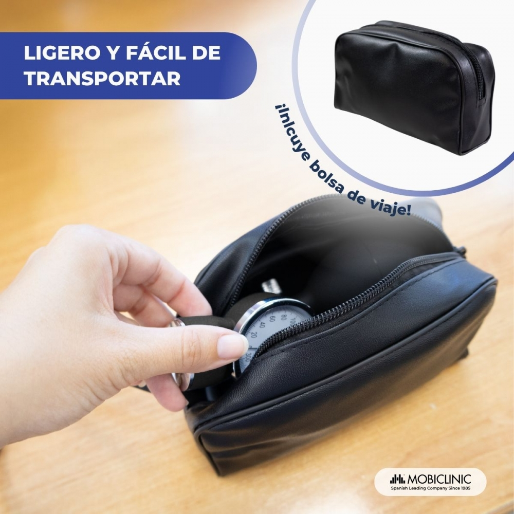 Bolso negro con un tensiómetro siendo guardado.