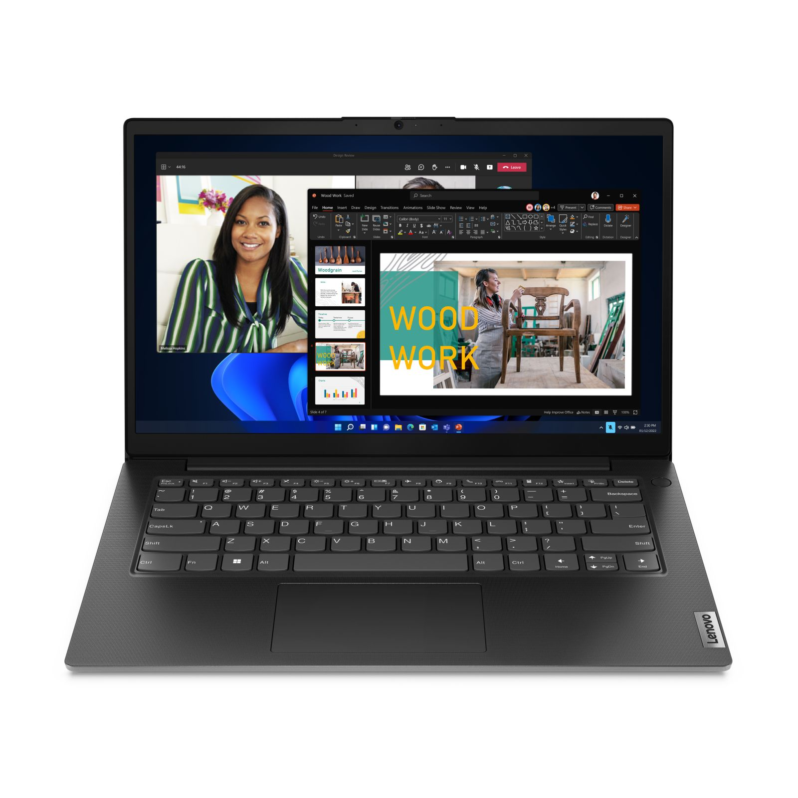 Laptop wyświetlający kobietę i obróbkę drewna na ekranie.