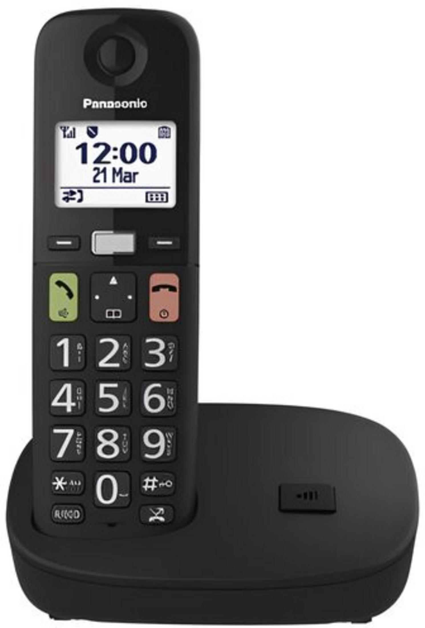 Un telefono cordless Panasonic nero con tastiera e base di ricarica.