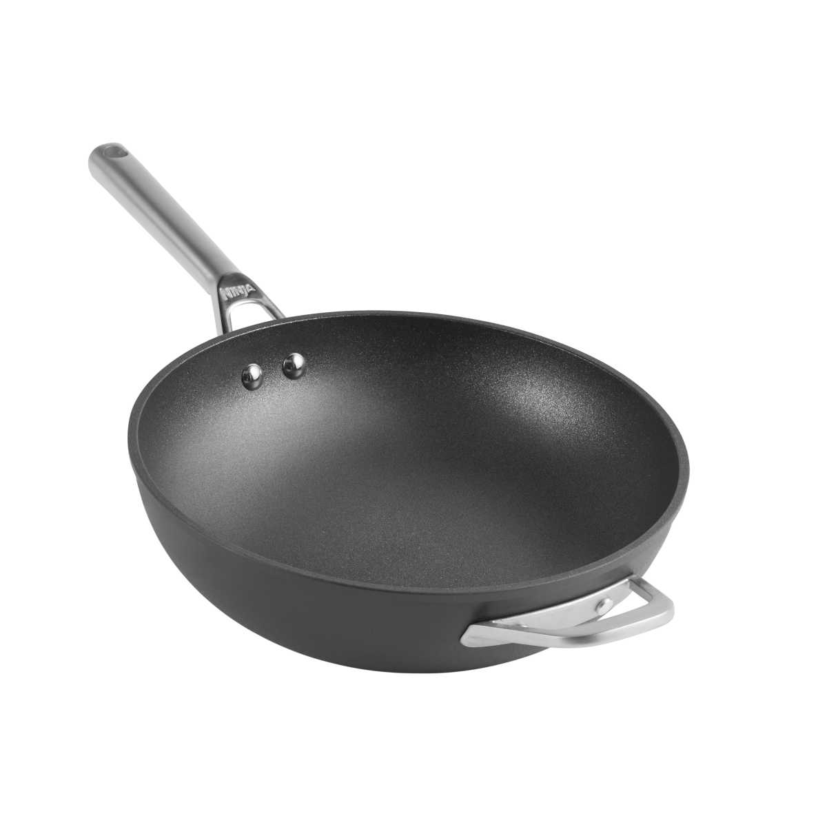 Una padella wok nera con un manico lungo e un manico ausiliario.