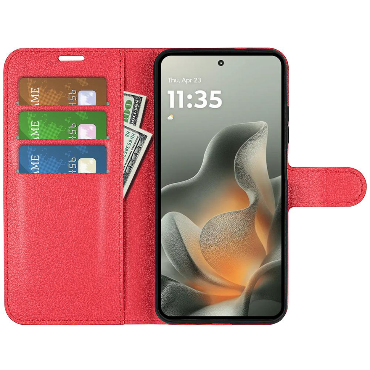 Rode portemonnee hoes met creditcards en contant geld, houdt een open smartphone vast die de tijd toont.