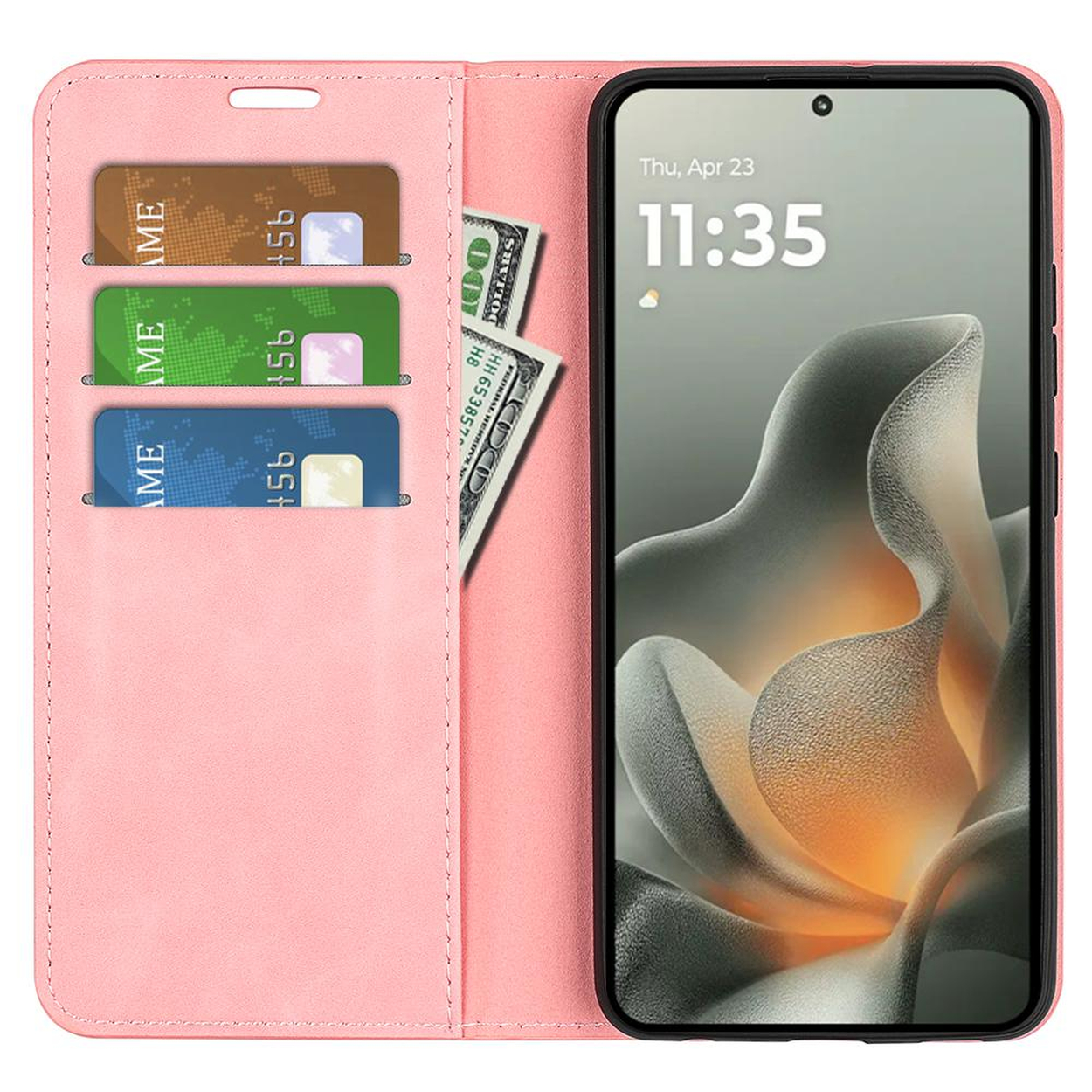 Een roze telefoonhoesje met kaarthouders en bankbiljetten, naast een smartphone met tijd.