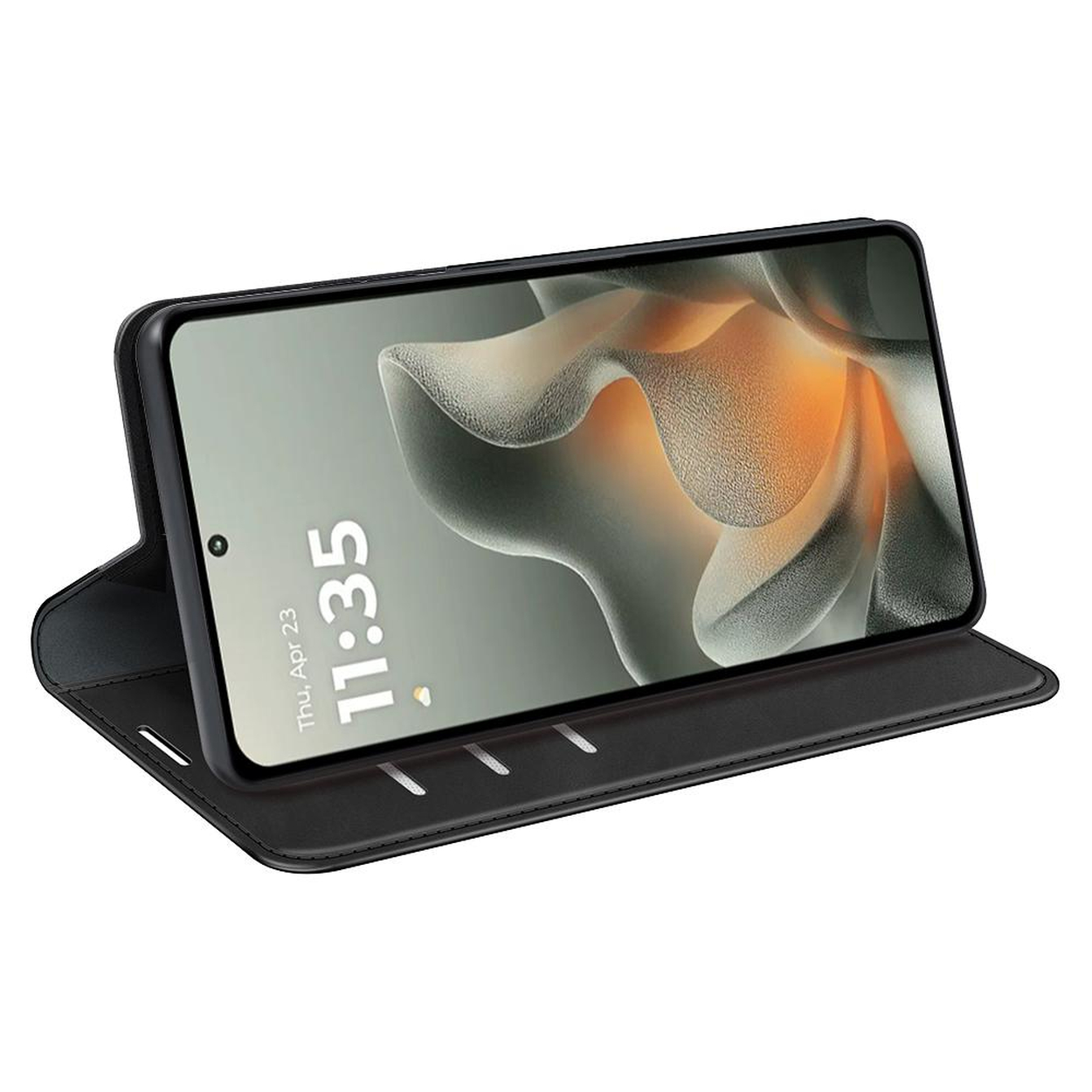 Un téléphone portable noir dans un étui ouvert, posé sur une surface blanche.