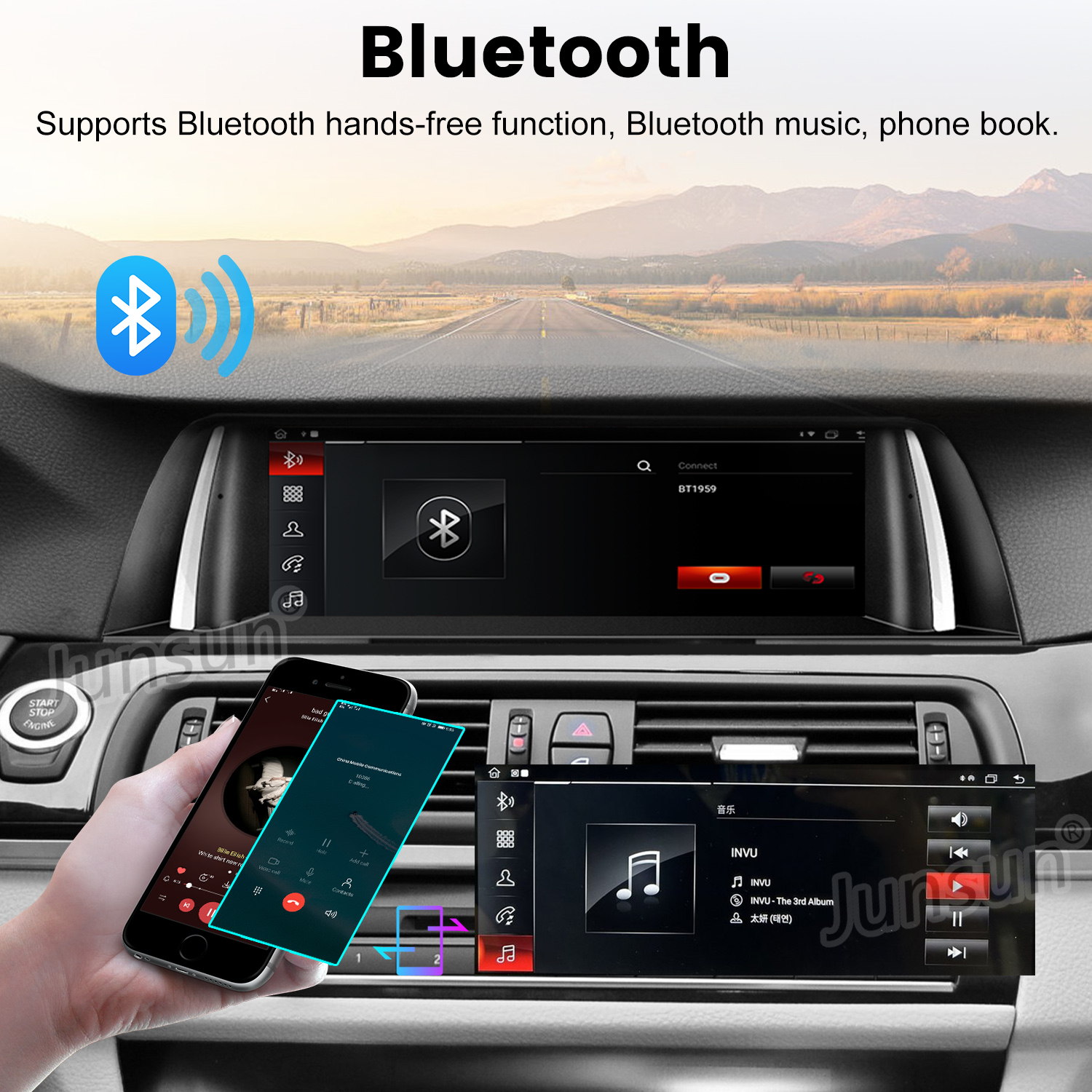 Una mano tiene uno smartphone davanti a un sistema di infotainment per auto con icone Bluetooth.