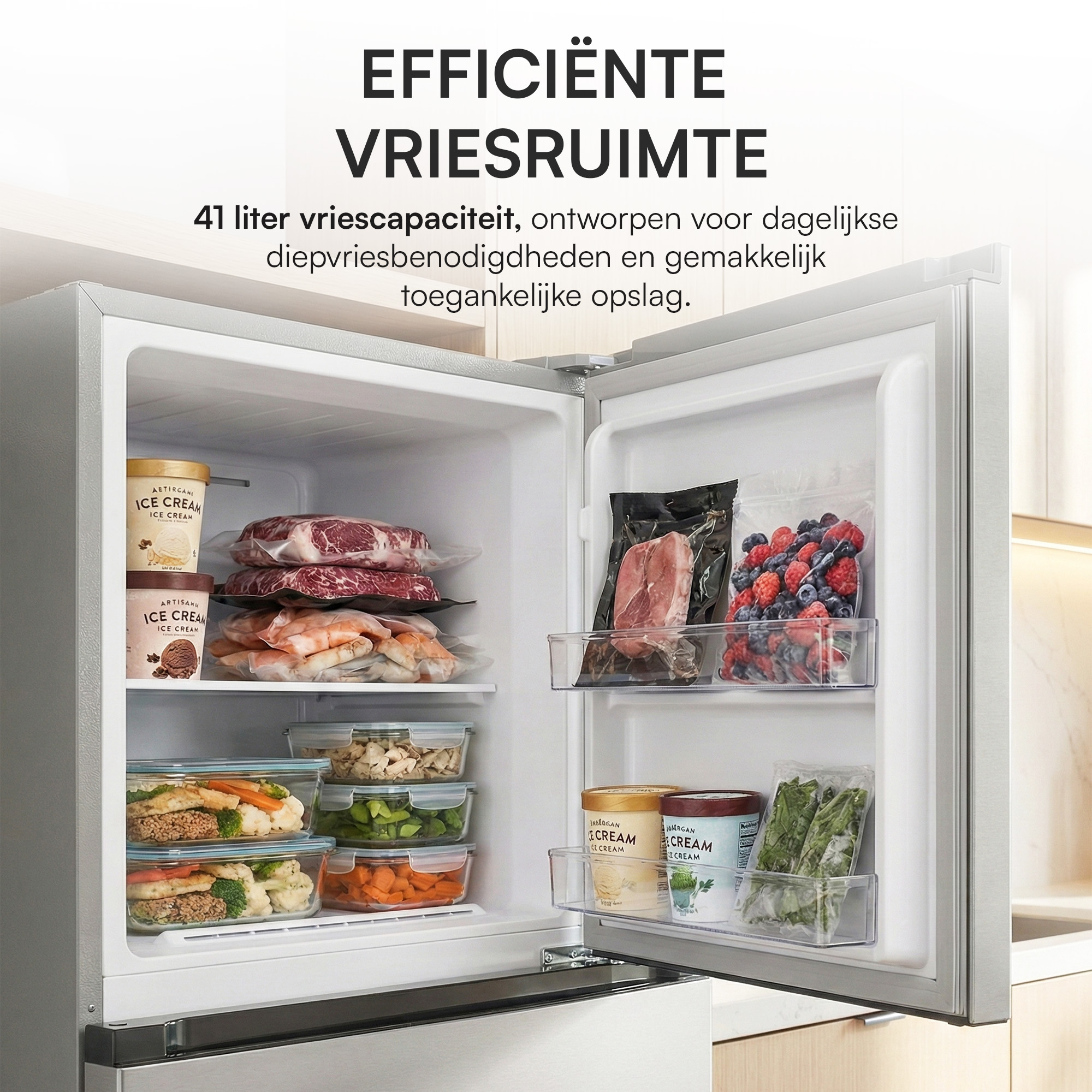 Gefrierschrank mit Fleisch, Garnelen, Eis und Gemüse.