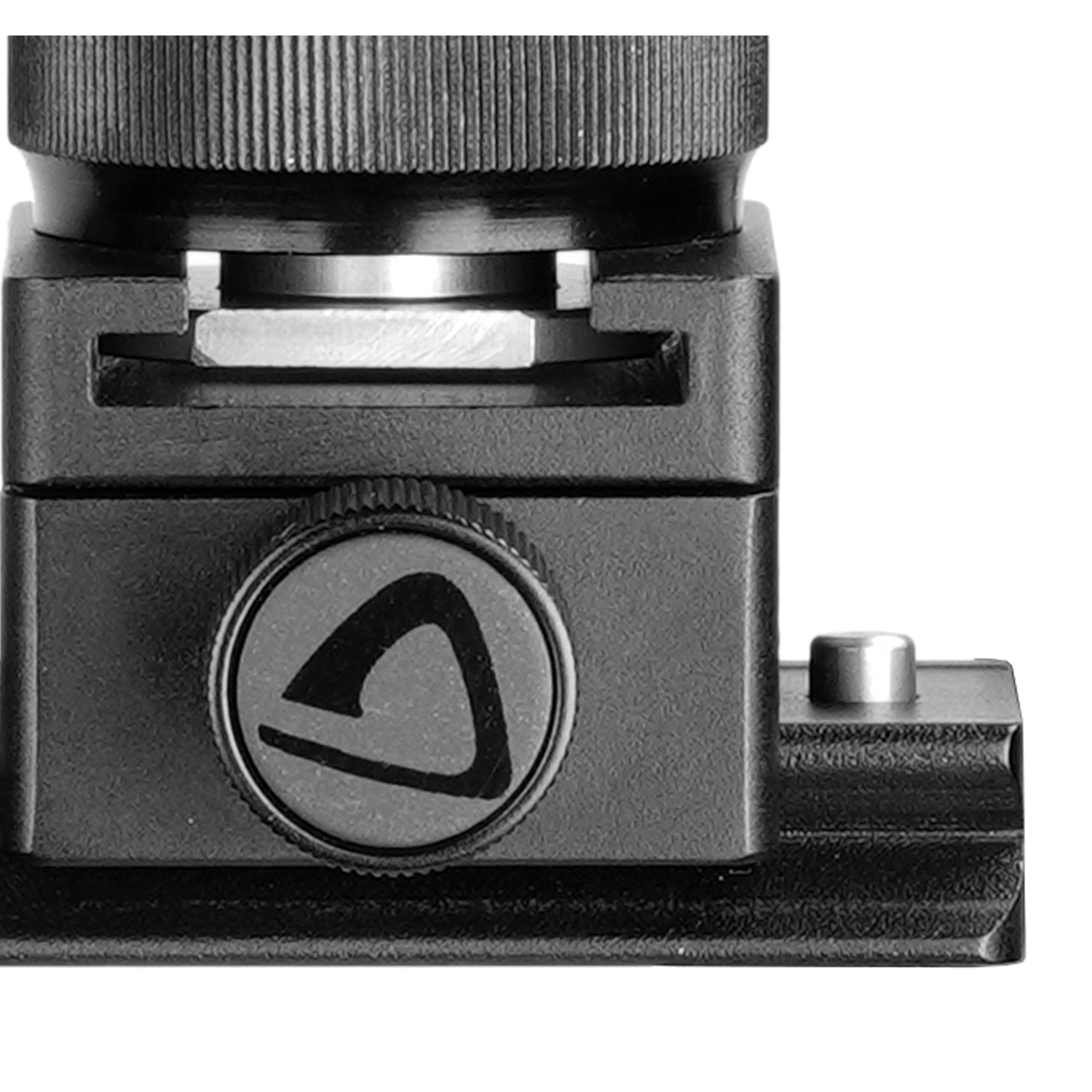 Primer plano de accesorio de cámara negro con pomo moleteado y logo.