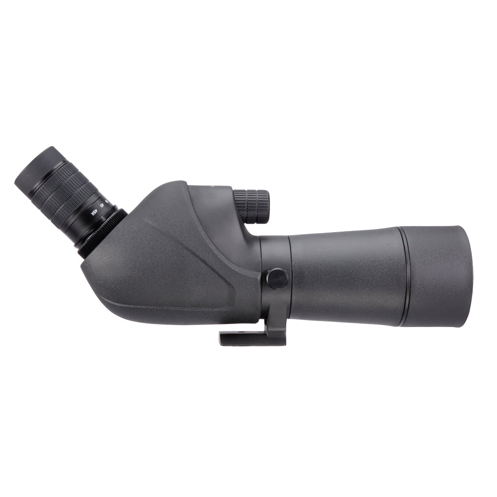 Un telescopio terrestre negro con ocular zoom. Tiene un asa y una montura para trípode.