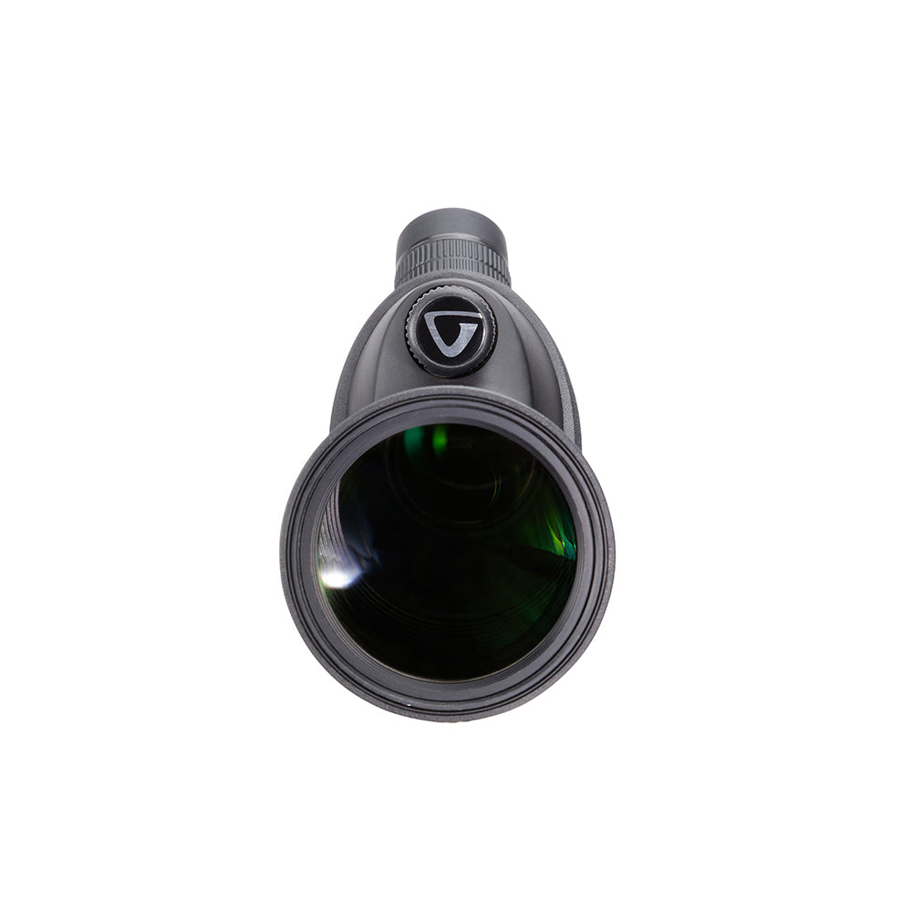 Primer plano de un monocular negro con un logo plateado.