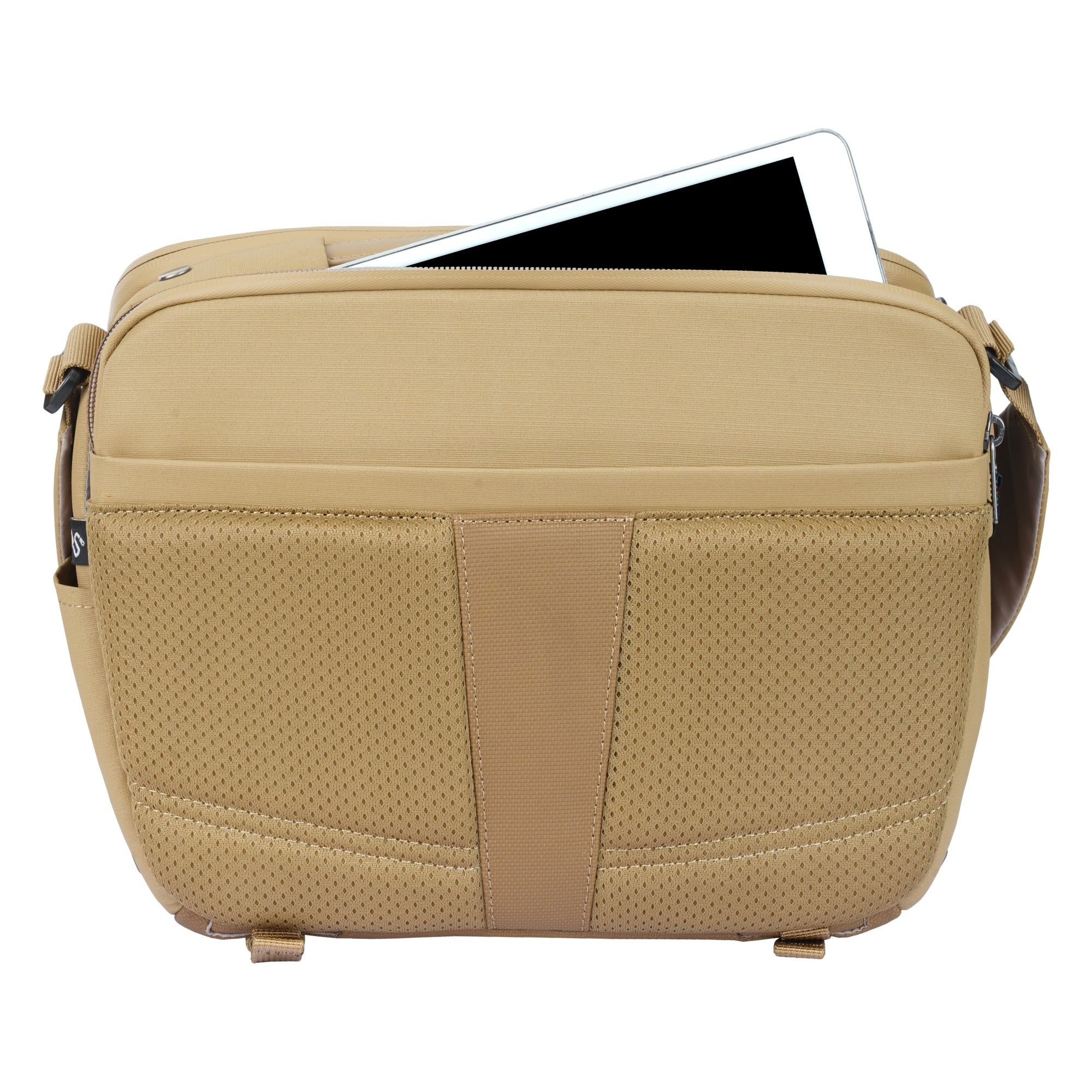 Una bolsa color canela con una tableta asomando por la parte superior.