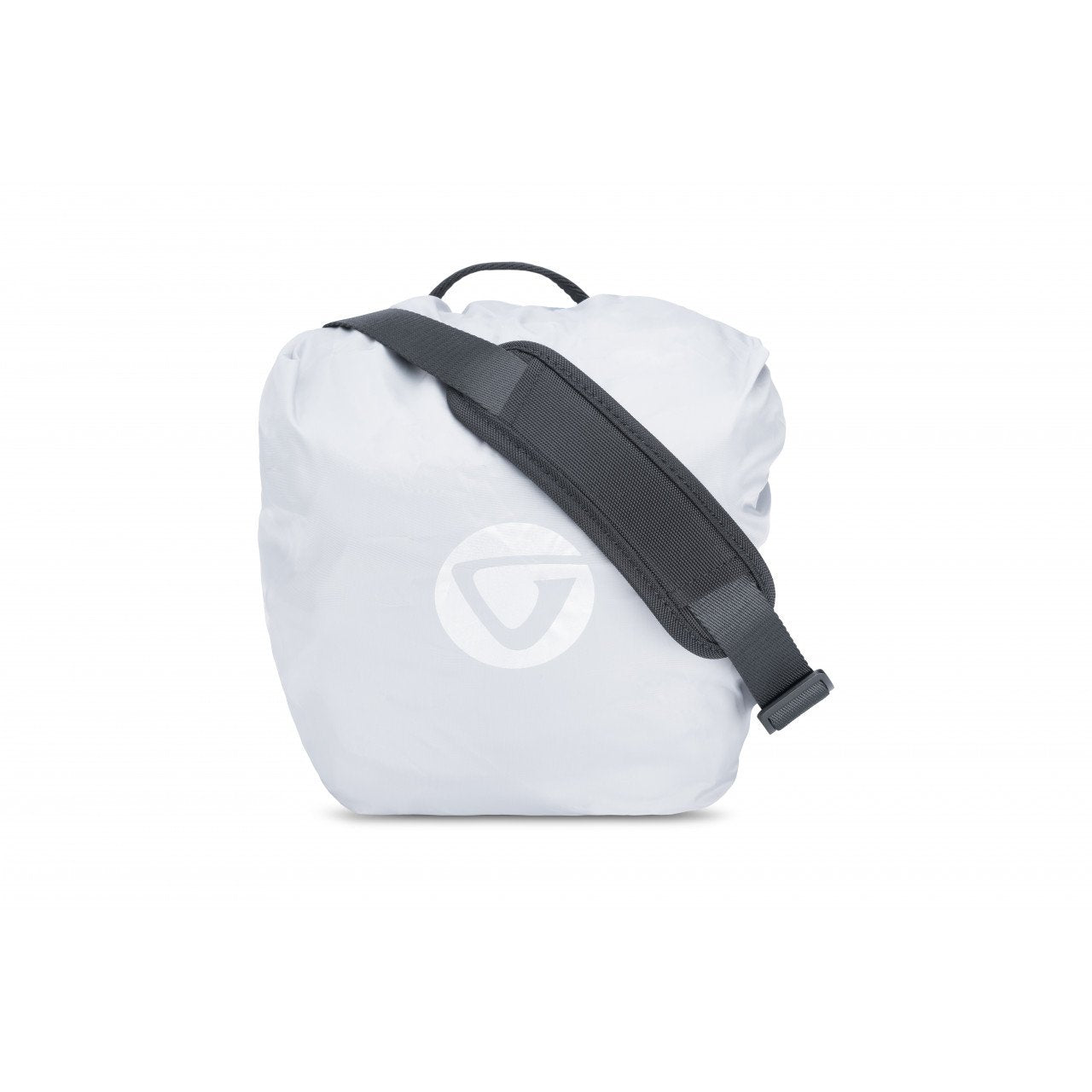 Una mochila blanca con correa gris y logo.
