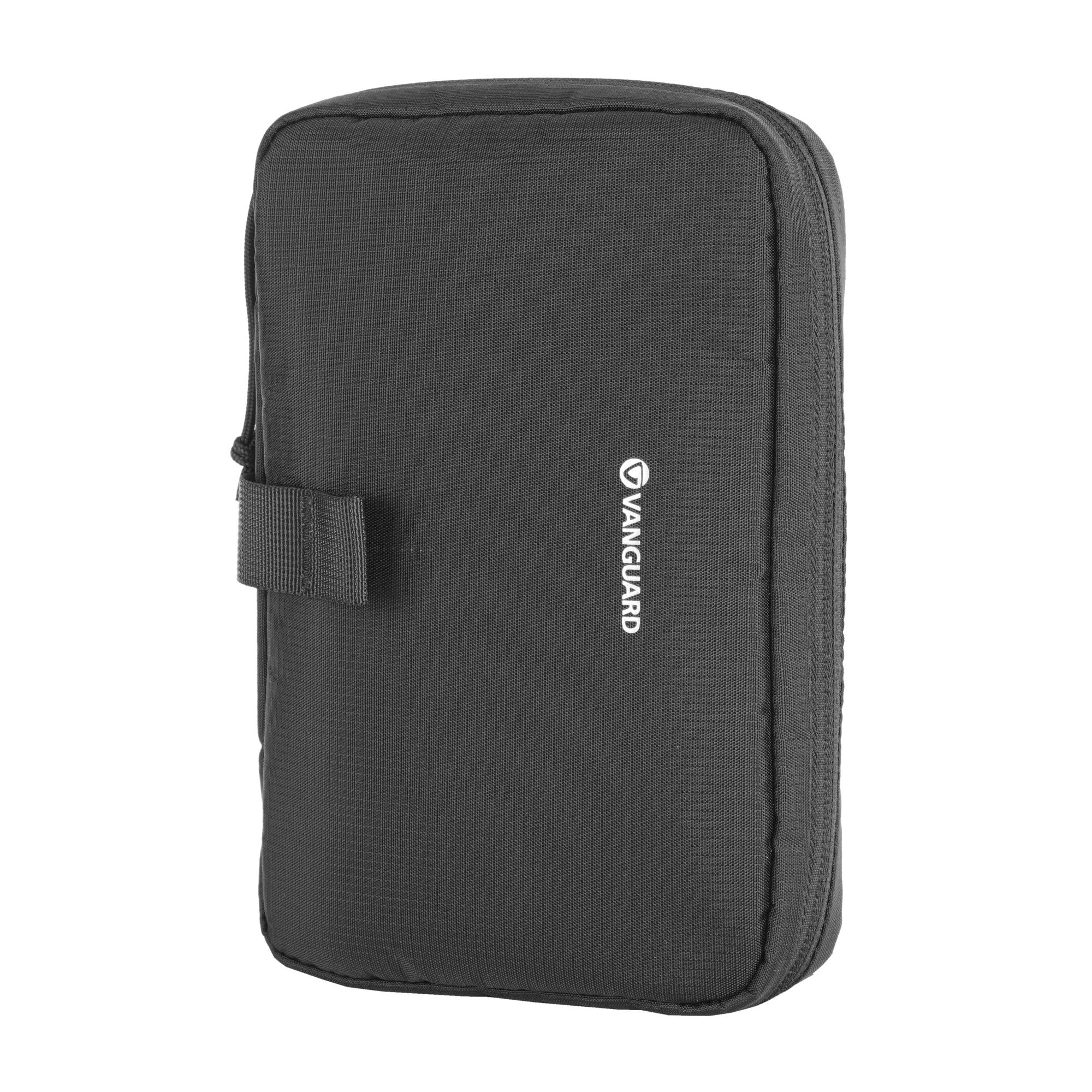 Una bolsa negra Vanguard con cremallera y una trabilla en el lateral.