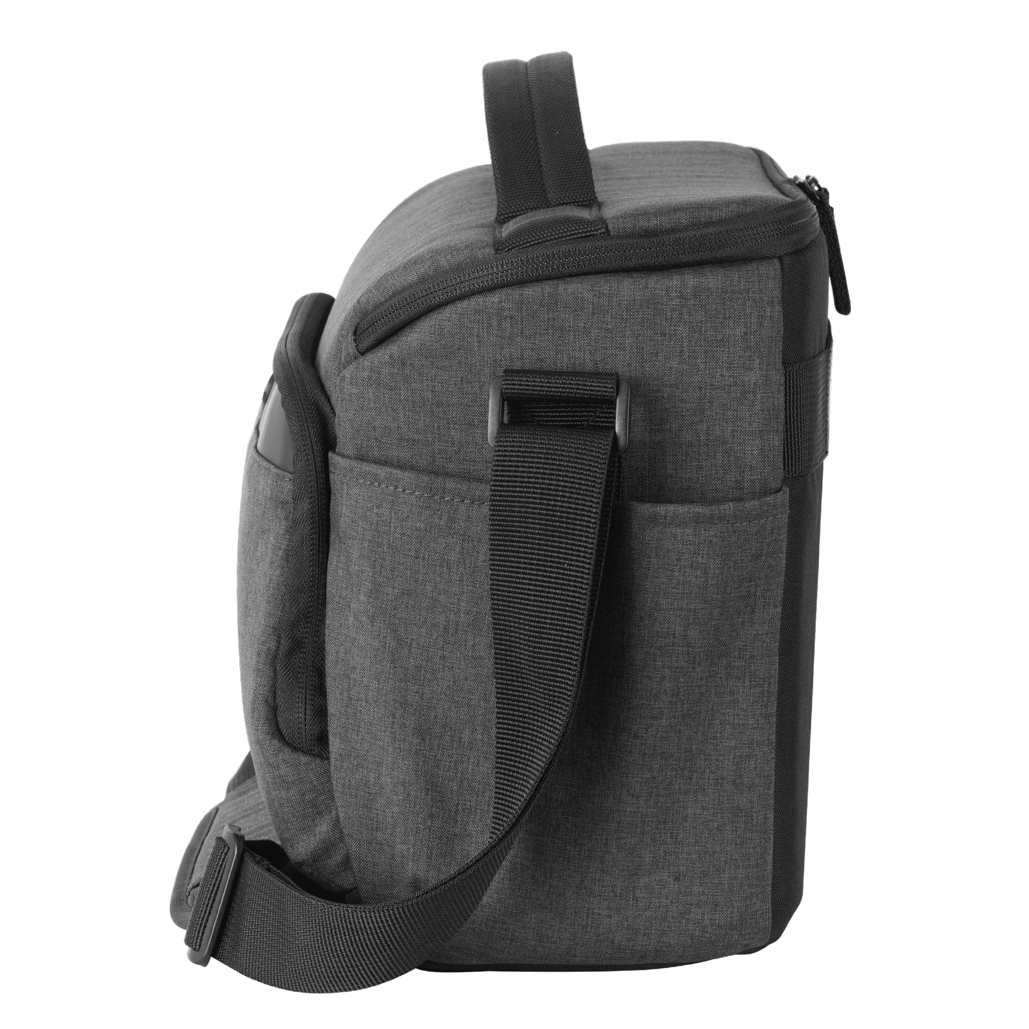 Bolso de cámara gris oscuro con asa y correa para el hombro, visto de perfil.