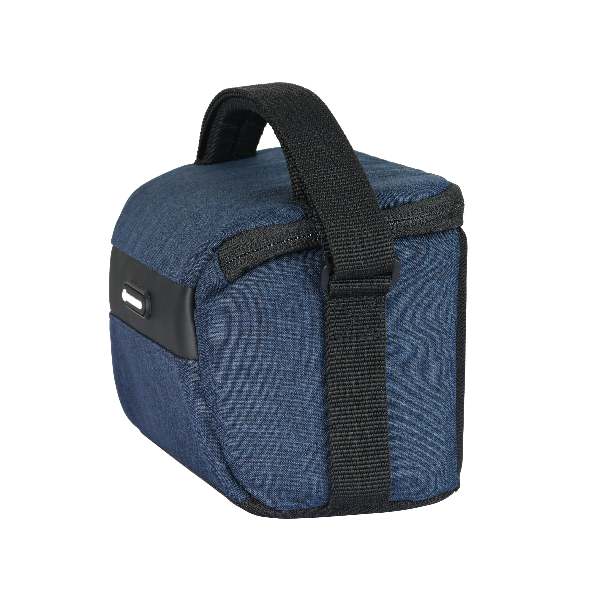 Bolso de cámara azul con asa y cremallera negras. Aislado en blanco.