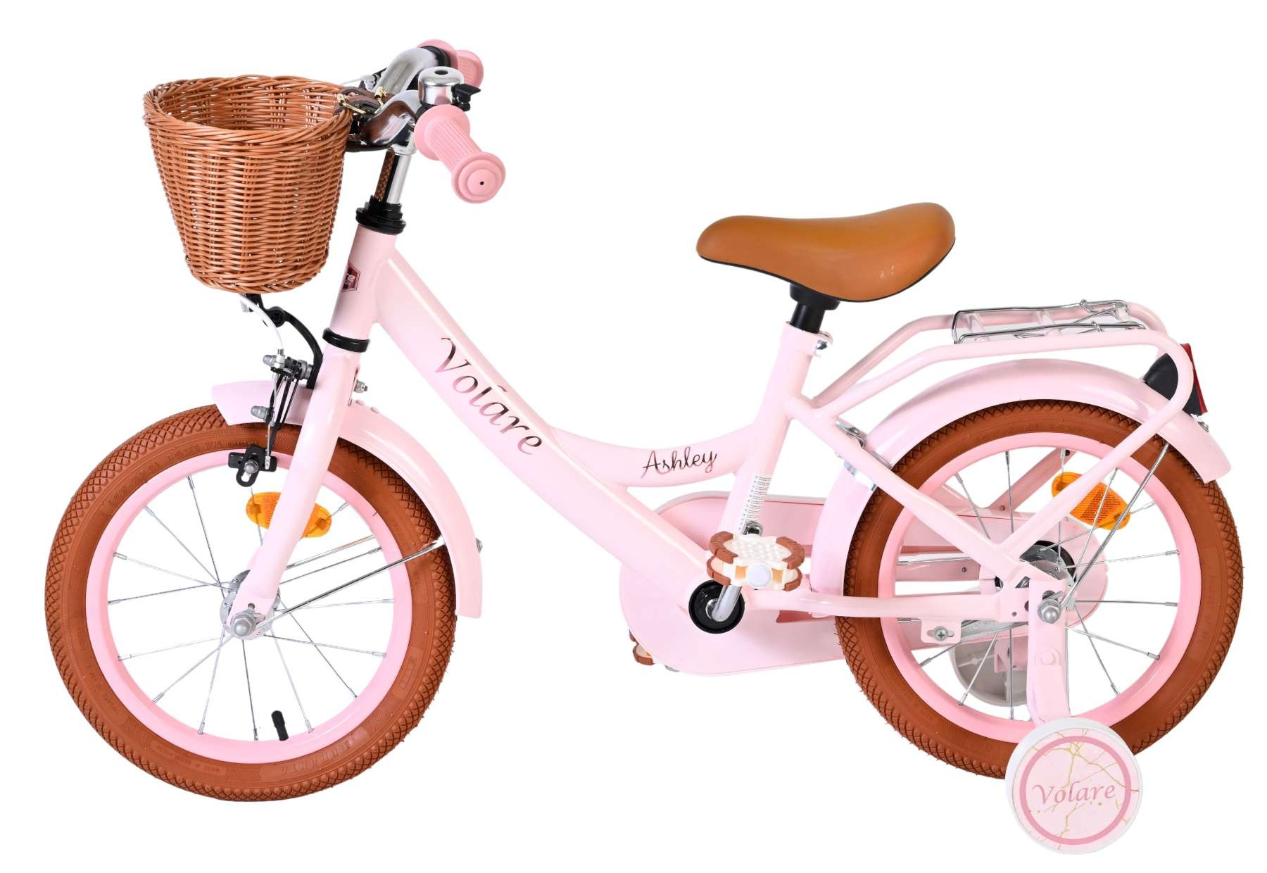 Ein rosa Kinderfahrrad mit braunen Reifen, einem Korb vorne und Stützrädern.