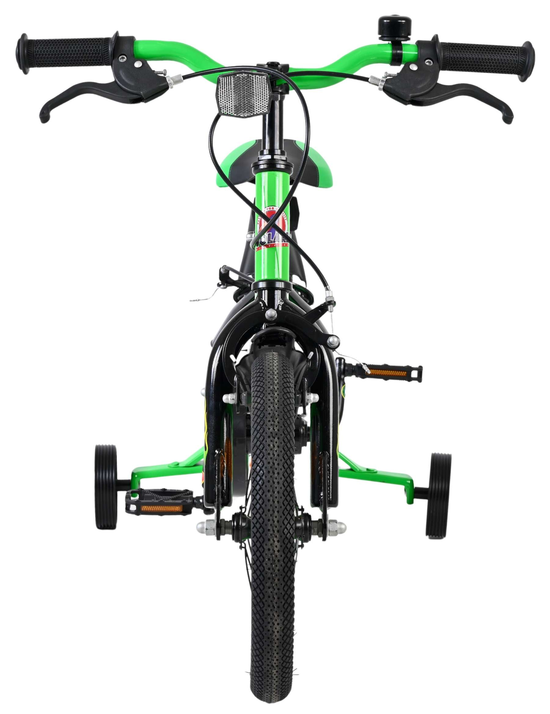 Grünes Kinderfahrrad mit Stützrädern, Vorderansicht.