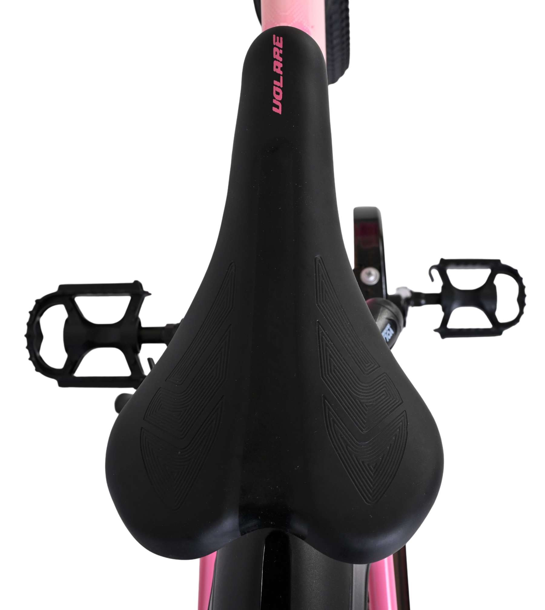 Nahaufnahme eines schwarzen Fahrradsattels mit dem Namen VOLARE in Pink.