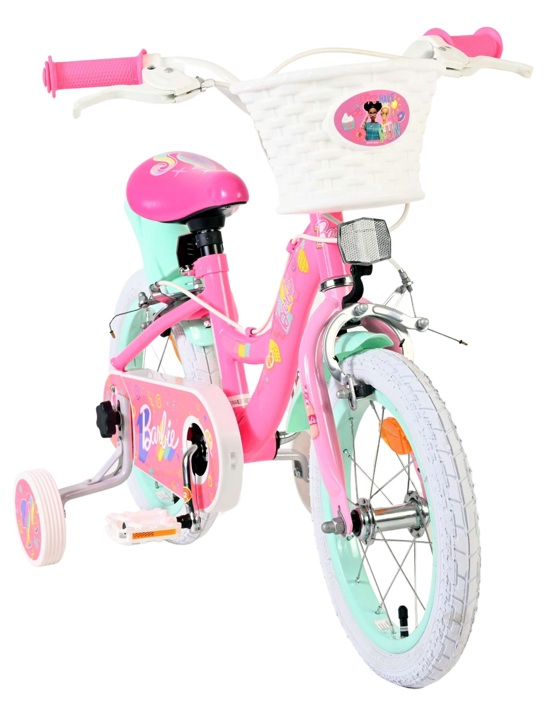 Ein rosa Barbie-Fahrrad mit Stützrädern, weißem Korb und mintgrünen Akzenten.