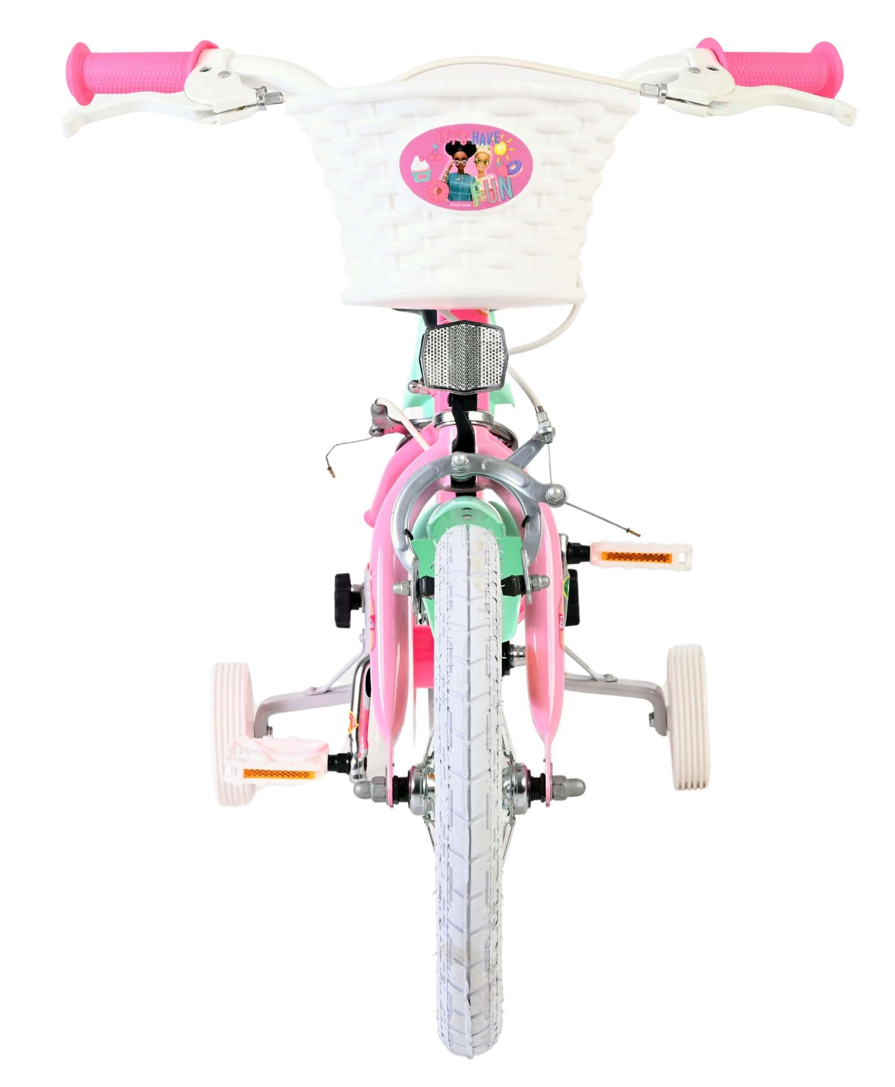 Ein pinkes und mintgrünes Kinderfahrrad mit Stützrädern, weißem Korb und pinken Griffen.