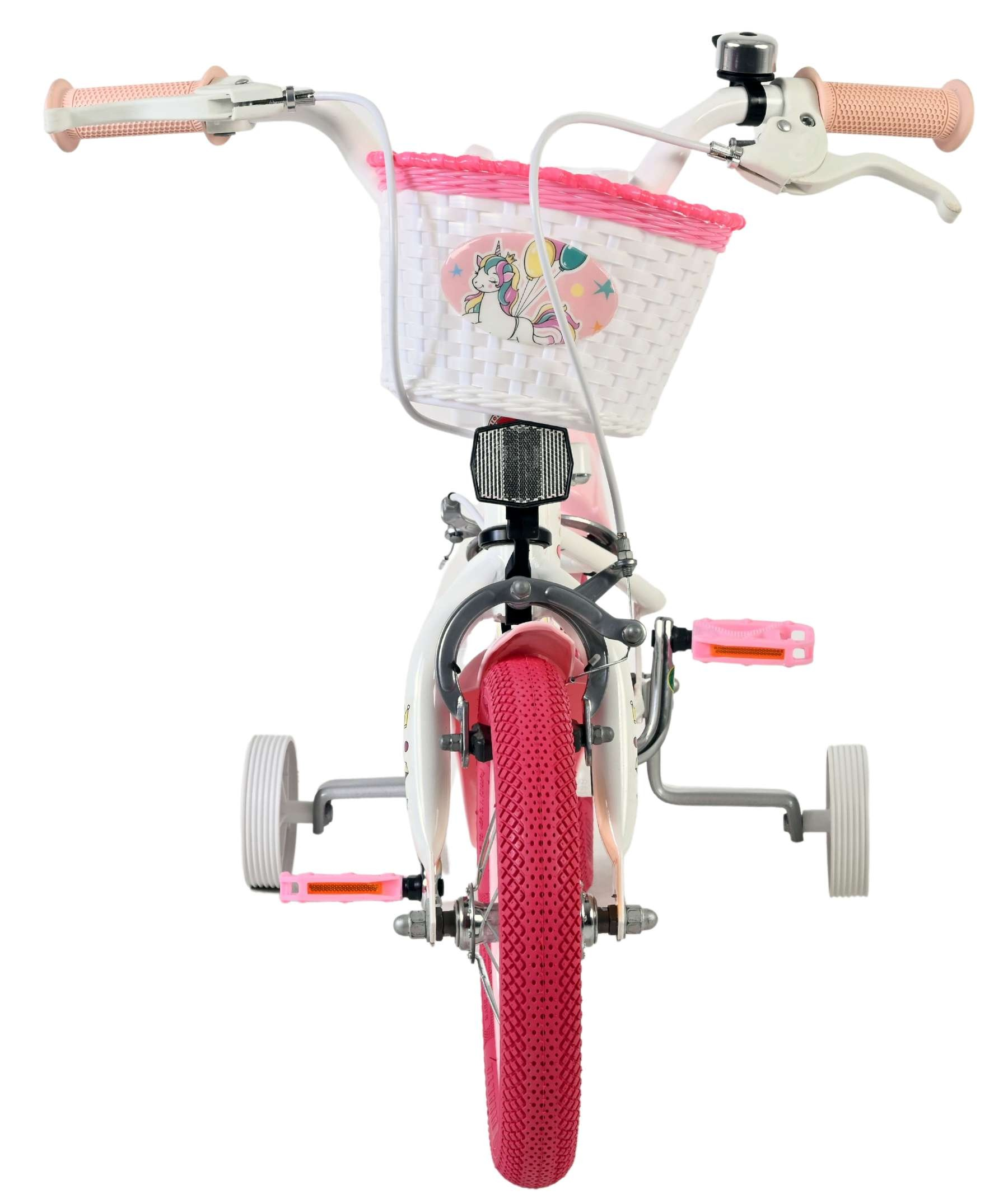Ein weißes Kinderfahrrad mit pinken Akzenten, Stützrädern und Einhorn-Motiv.