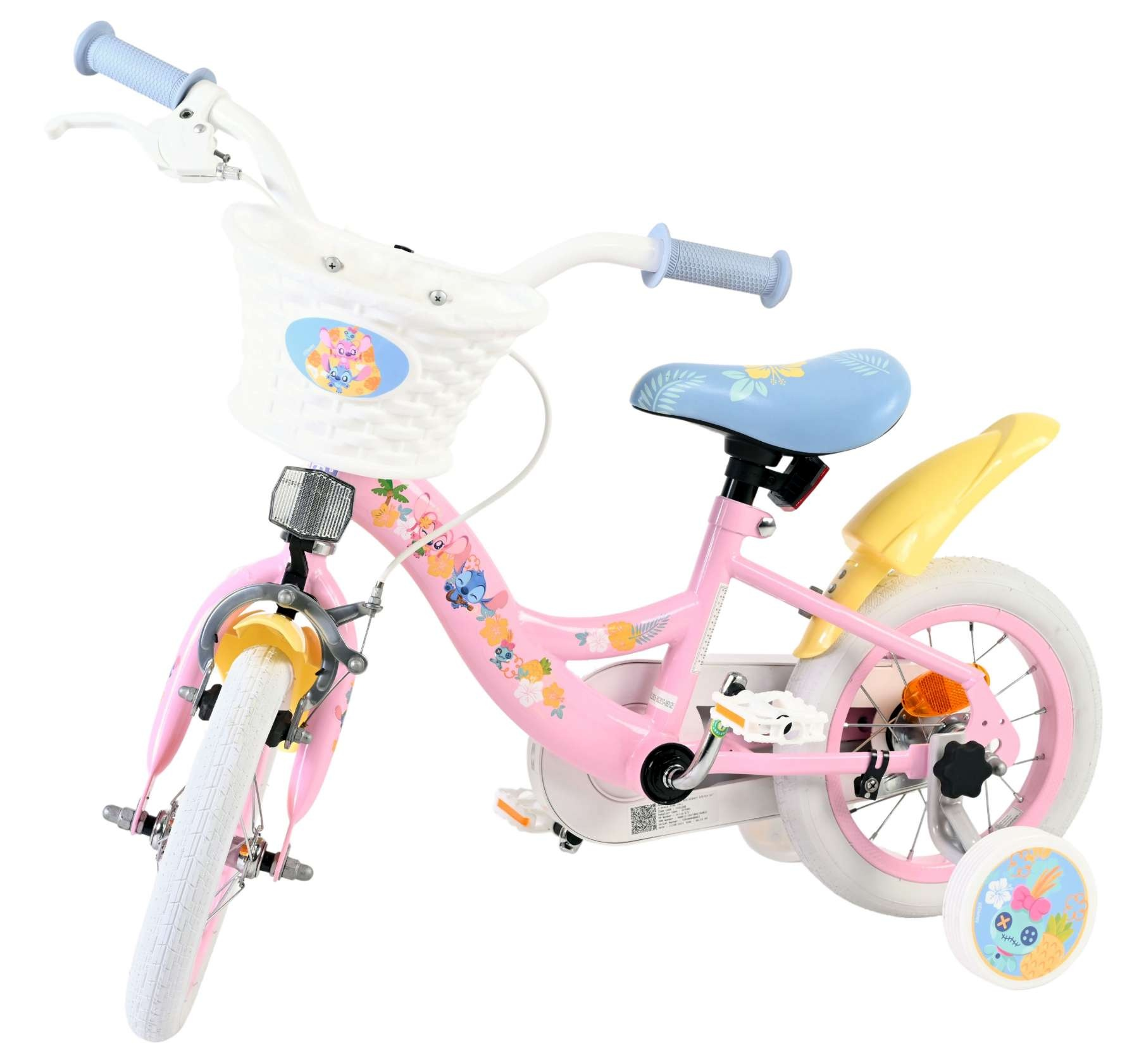 Ein rosa Kinderfahrrad mit Stützrädern, blauen Griffen und einem weißen Korb.
